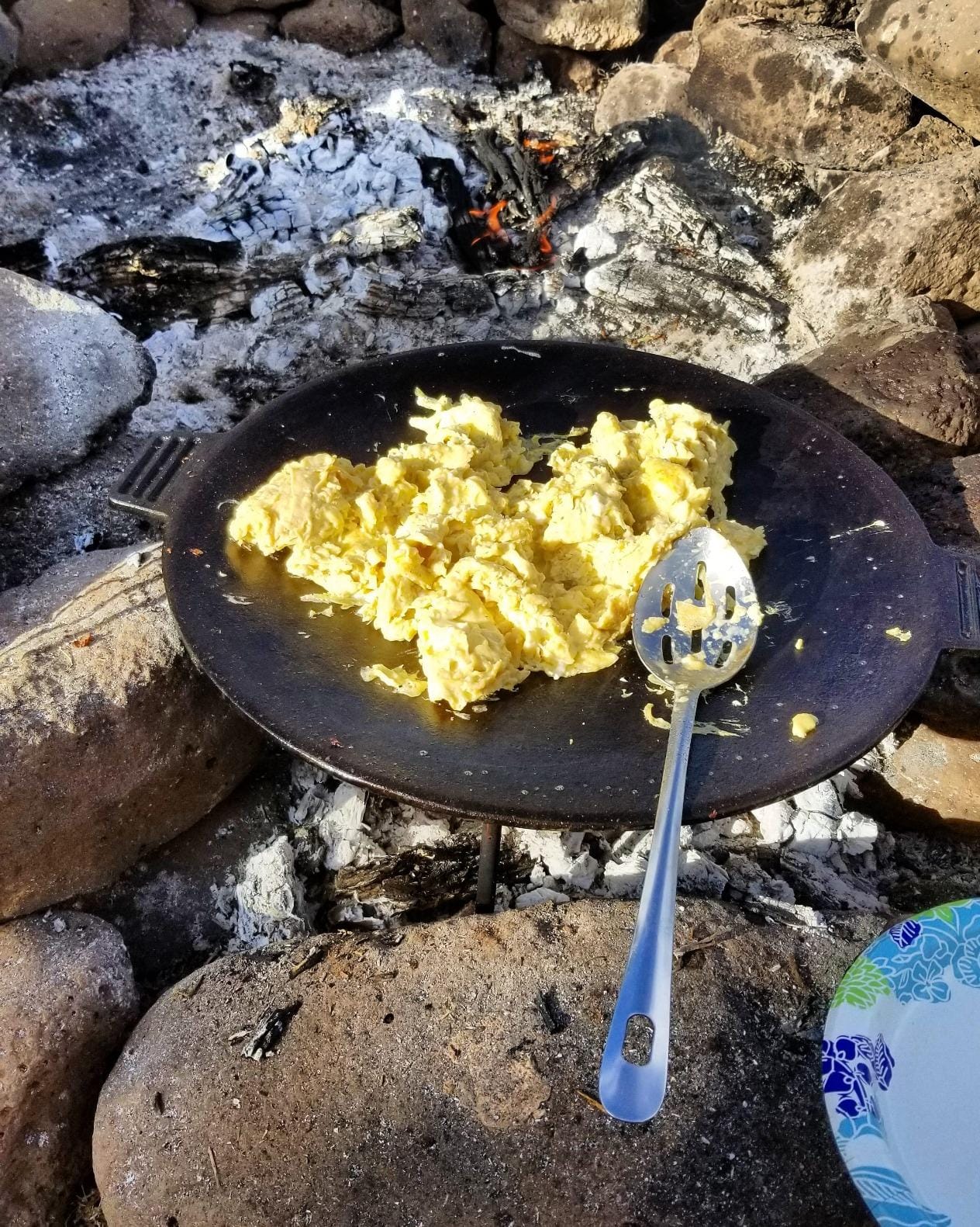 Bayou Classic Pre-Seasoned Cast Iron Campers Discada Features Detachable Legs 17-in Diameter Cook-Top Perfect For Cooking Pancakes Bacon Hashbrowns or A Rustic Creole Breakfast customer photo 1
