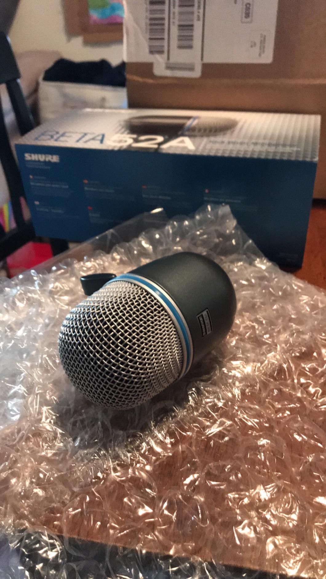 Shure BETA 52A Kick Drum Microphone - Supercardioid Dynamic Mic with High Output Neodymium Element, Locking Stand Adapter, Durabl Steel Mesh Grille and Shock Mount customer photo 2