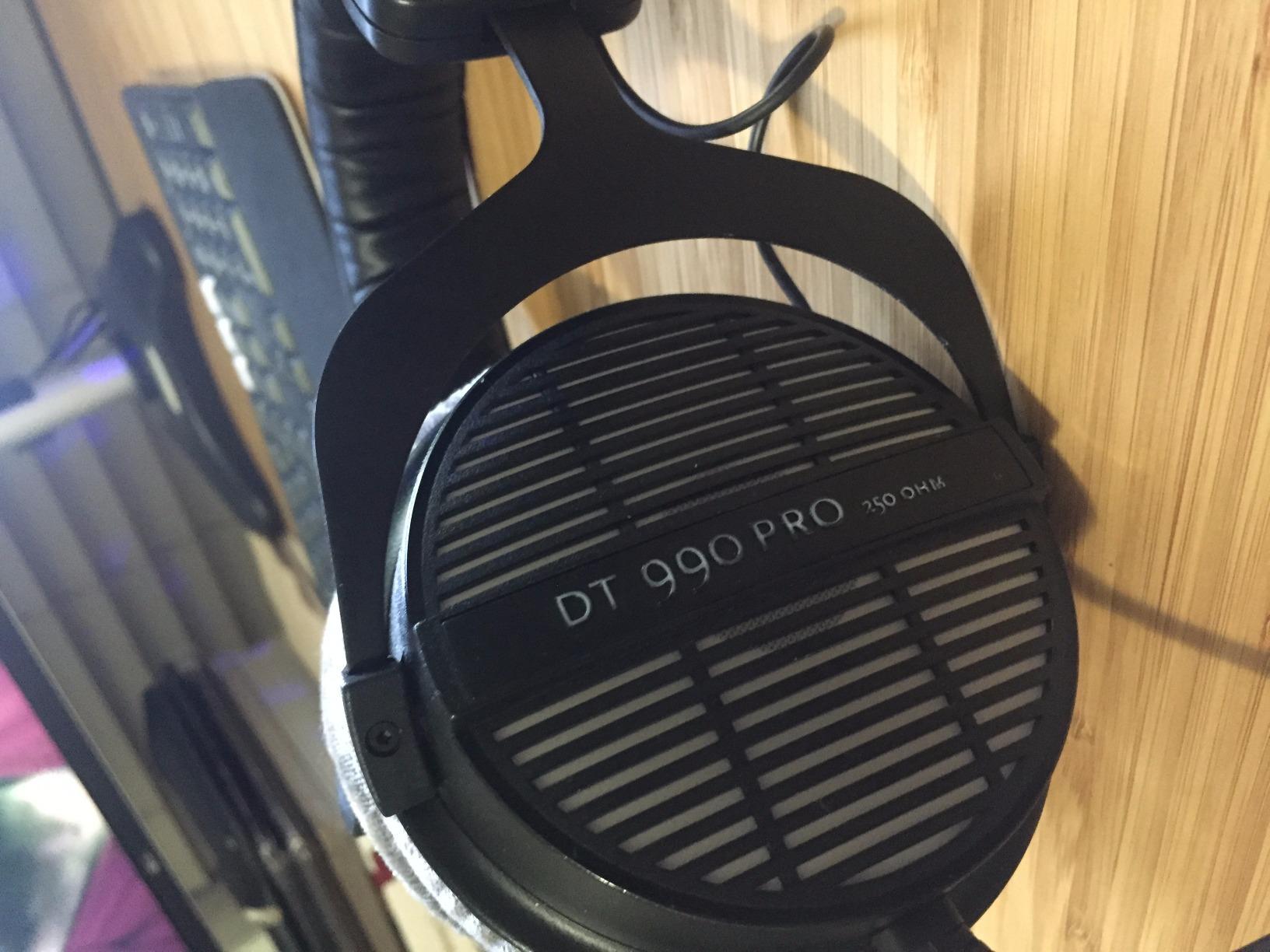 beyerdynamic DT 990 Pro (250 Ohm), Open-Back Studio Headphones, Black customer photo 1