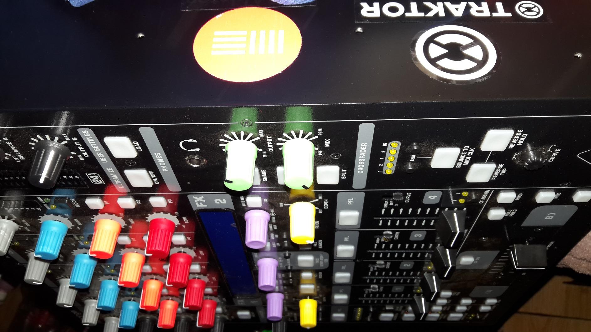 Behringer DIGITAL PRO MIXER DDM4000 Ultimate 5-Channel Digital DJ Mixer customer photo 1