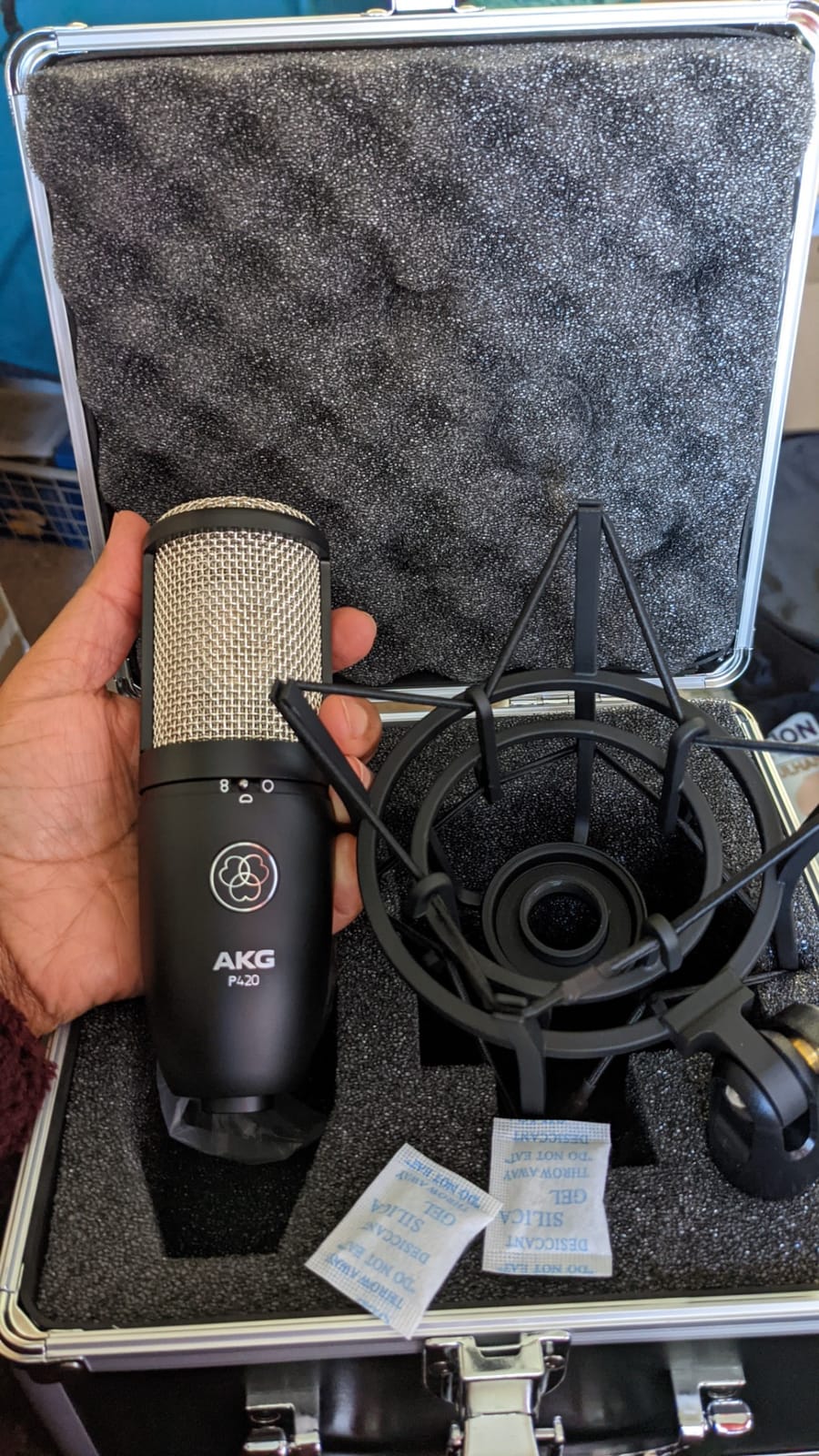 AKG Pro Audio P420 Multi-Pattern Condenser Microphone with Shock Mount and Case. Great for ensemble recording, grand piano, woodwind, brass instruments, drums and percussion. Black and Gold. customer photo 1