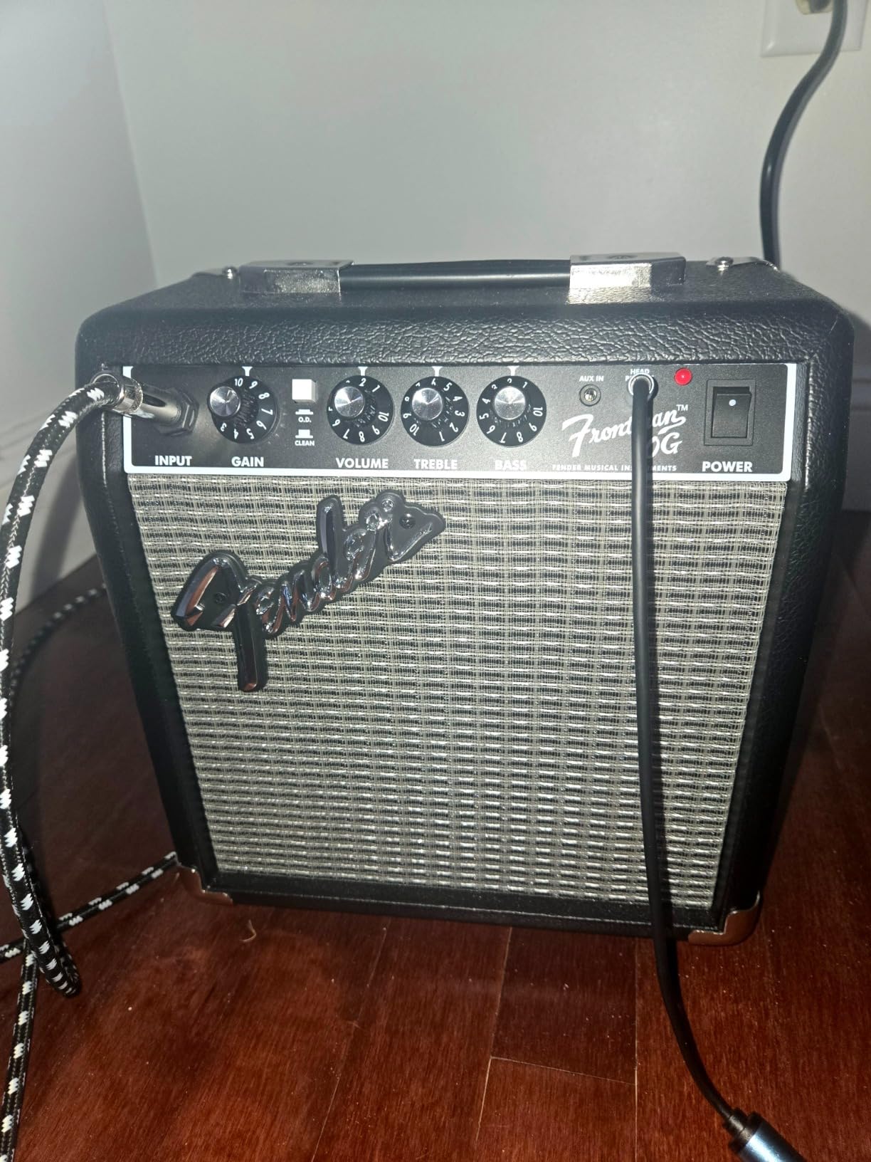 Fender Frontman 10G Electric Guitar Amplifier, 10-Watt Amp, Black/Silver customer photo 1