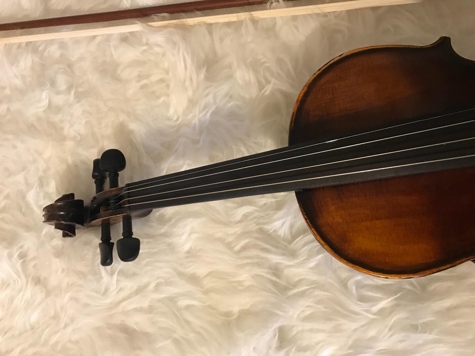 Mendini By Cecilio 1/2 Violin Set For Beginners, Black Solid Wood - Acoustic Violins Set with Hard Case, Tuner, Shoulder Rest, 2 Bows, Rosin, Bridge & Strings (Flamed) customer photo 1