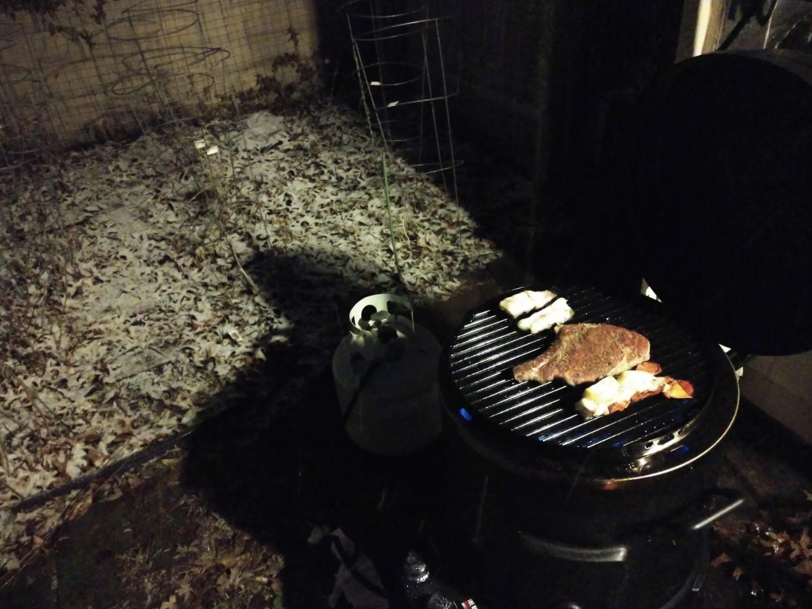 Charbroil The Big Easy TRU-Infrared 3-in-1 Smoker, Roaster & Gas Grill, Black - 14101550 customer photo 2