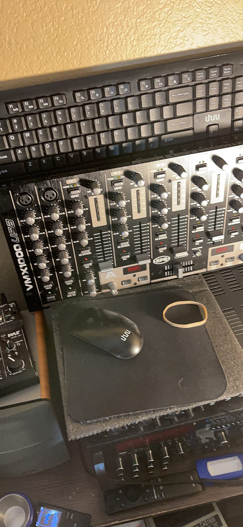 Behringer Pro Mixer VMX1000USB Professional 7-Channel Rack-Mount DJ Mixer with USB/Audio Interface, black customer photo 1