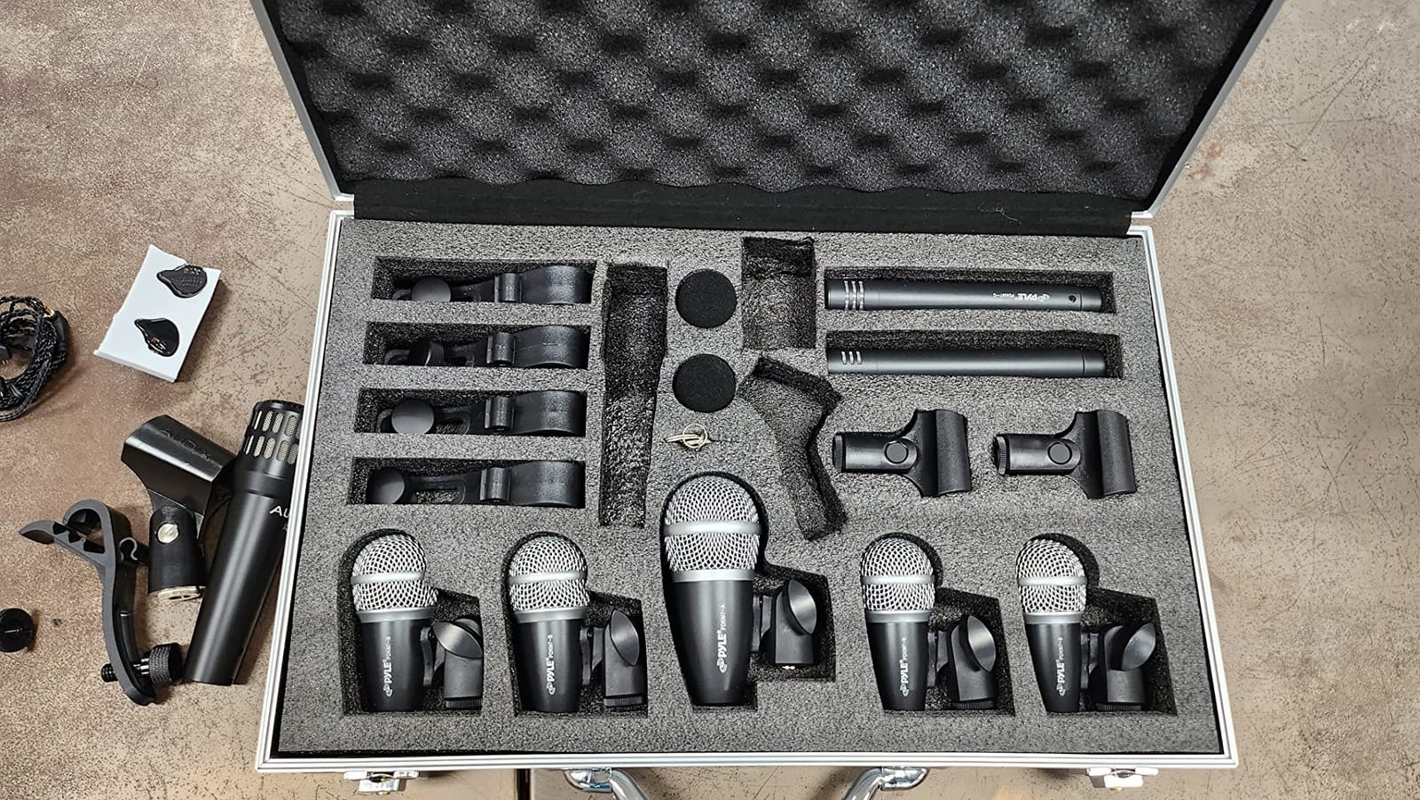 Pyle 7-Piece Wired Dynamic Kit-Kick Bass, Tom/Snare & Cymbals Microphone Set-for Drums, Vocal, & Other Instrument-Complete with Thread Clip, Inserts, Mics Holder & Case, Black customer photo 1