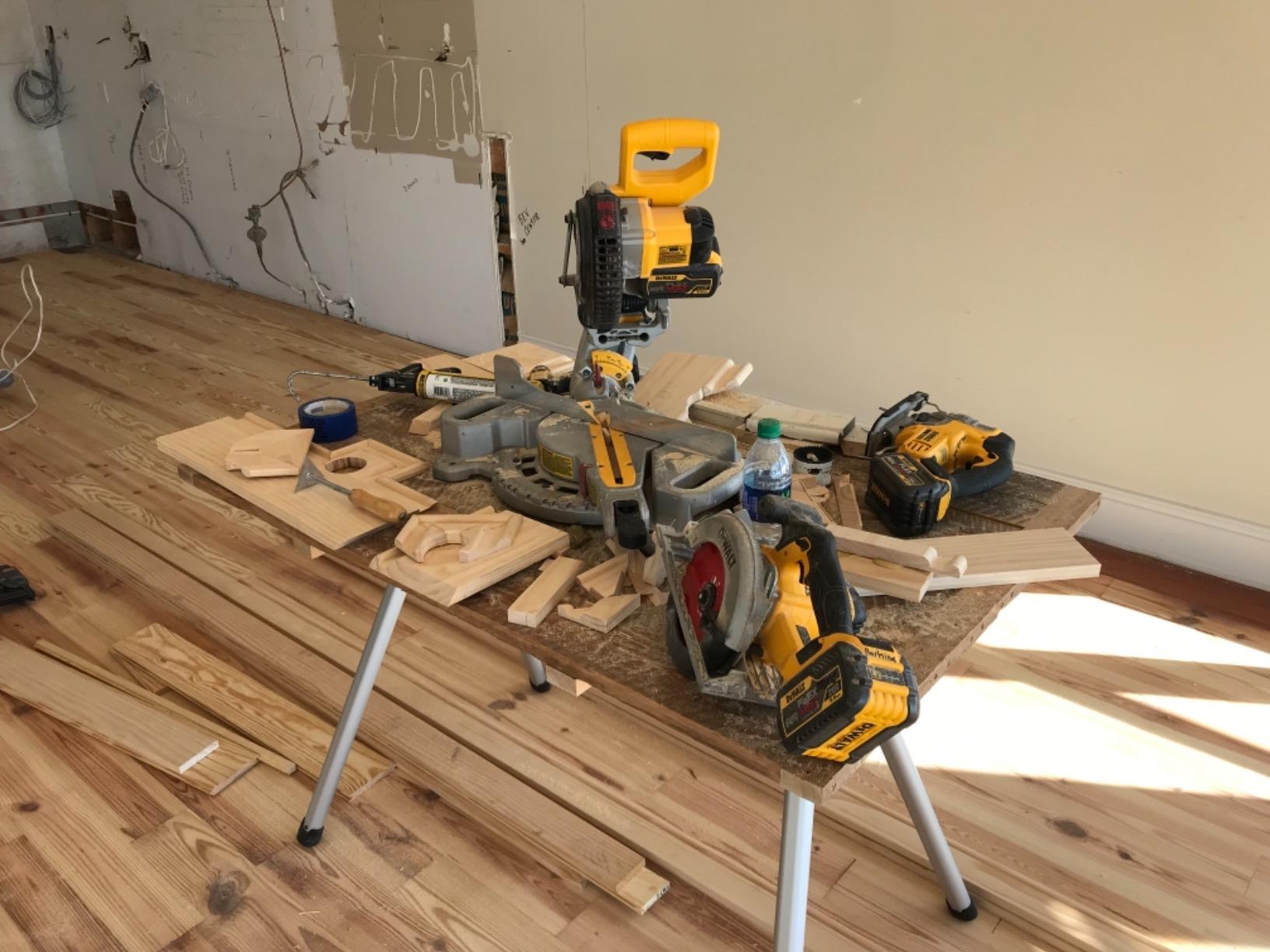 DEWALT Miter Saw Stand, Heavy Duty with Miter Saw Mounting Brakets, Tool Only (DWX725B) customer photo 1