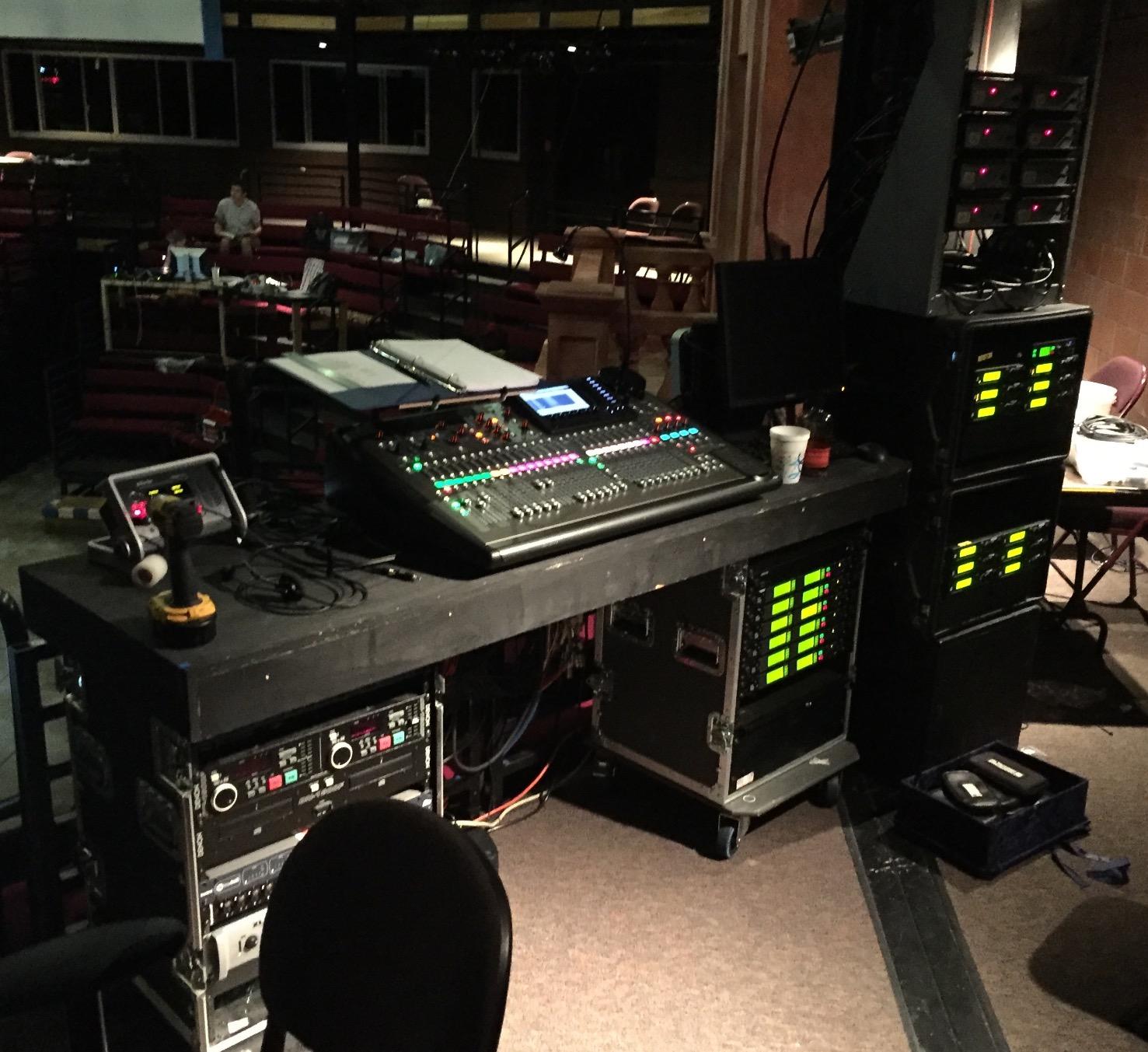 Behringer 32 40-Input 25-Bus Digital Mixing Console, Black (X32) customer photo 2