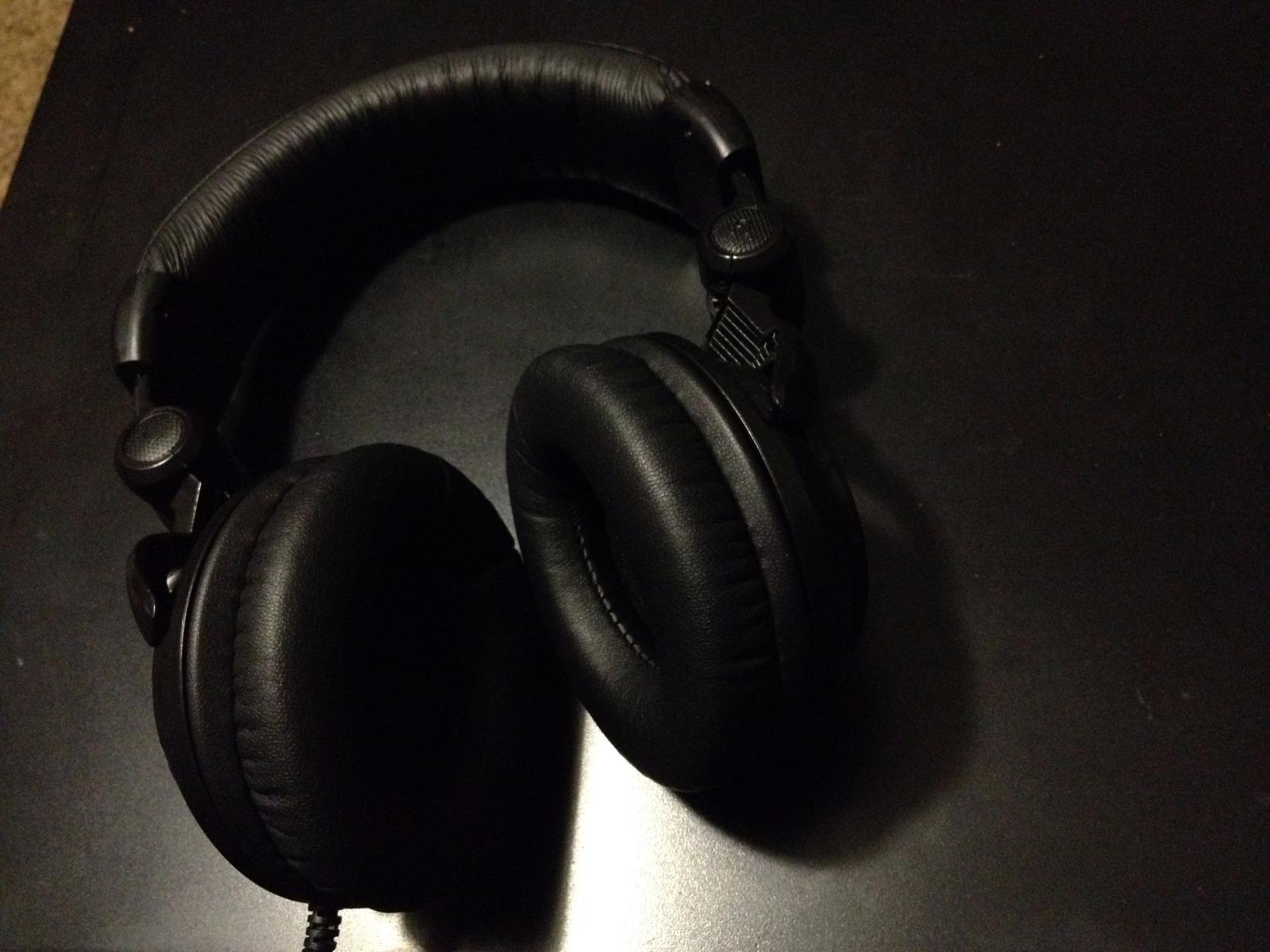TASCAM TH-02 Professional Studio Monitor Headphones, Wired, Over Ear — for Recording, Podcast, DJ, Music and Guitar, with 1/4 Inch Jack Adapter customer photo 1