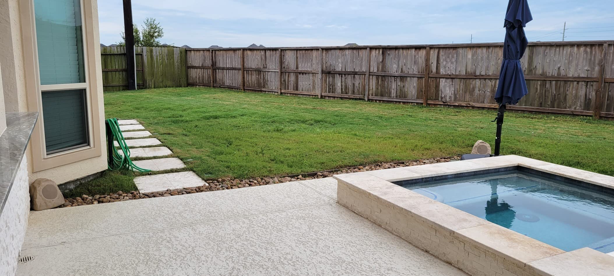Theater Solutions 2R8S Outdoor Sandstone 8