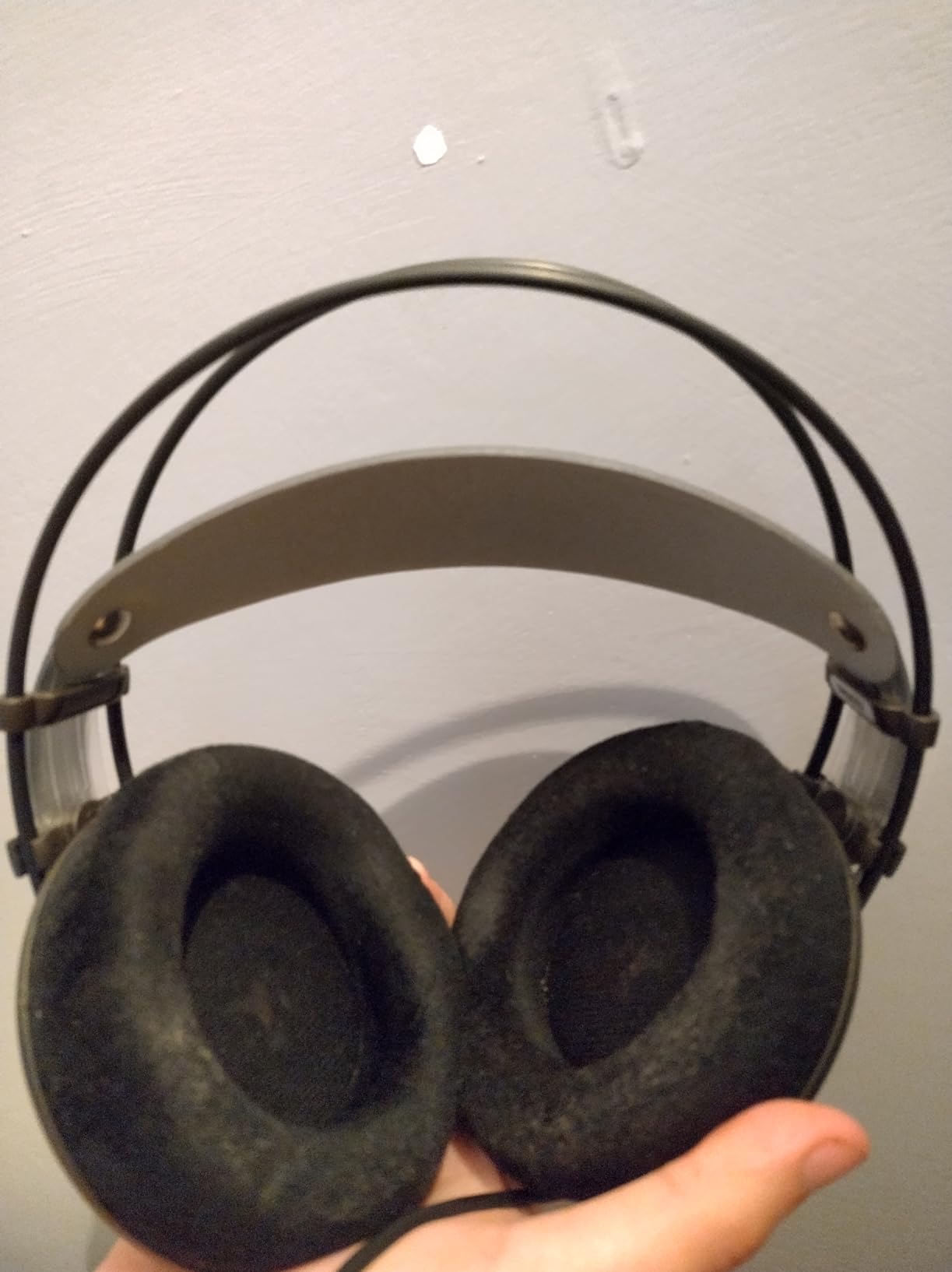 AKG Pro Audio K612 PRO Over-Ear, Open-Back, 120 Ohm, Premium Reference Studio Headphones. Wired for Professional Recording, Monitoring, hi-fi Listening. Light Weight, high Comfort. Black customer photo 2