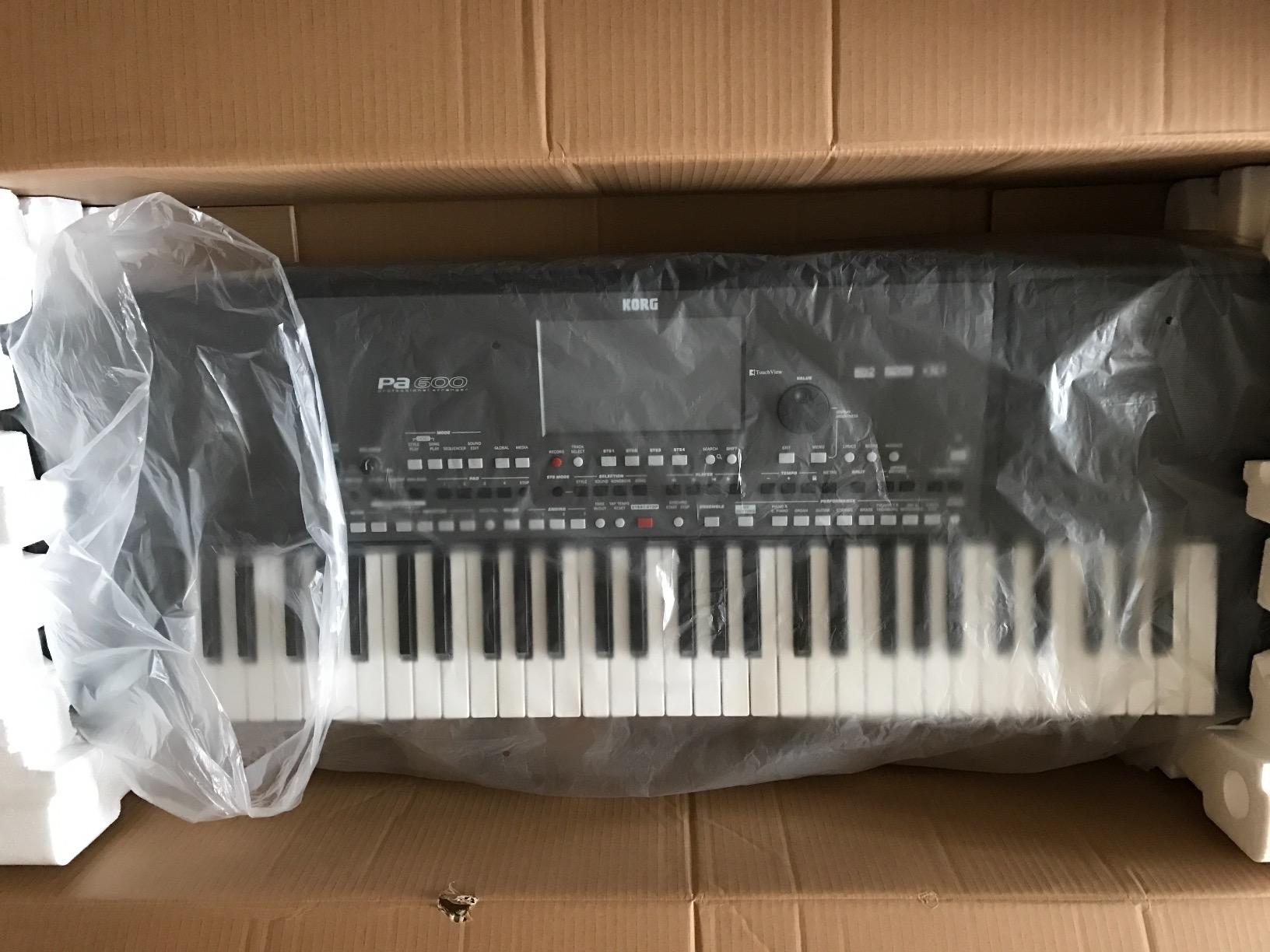 Korg PA600 61 Key Professional Arranger Keyboard Bundle customer photo 2