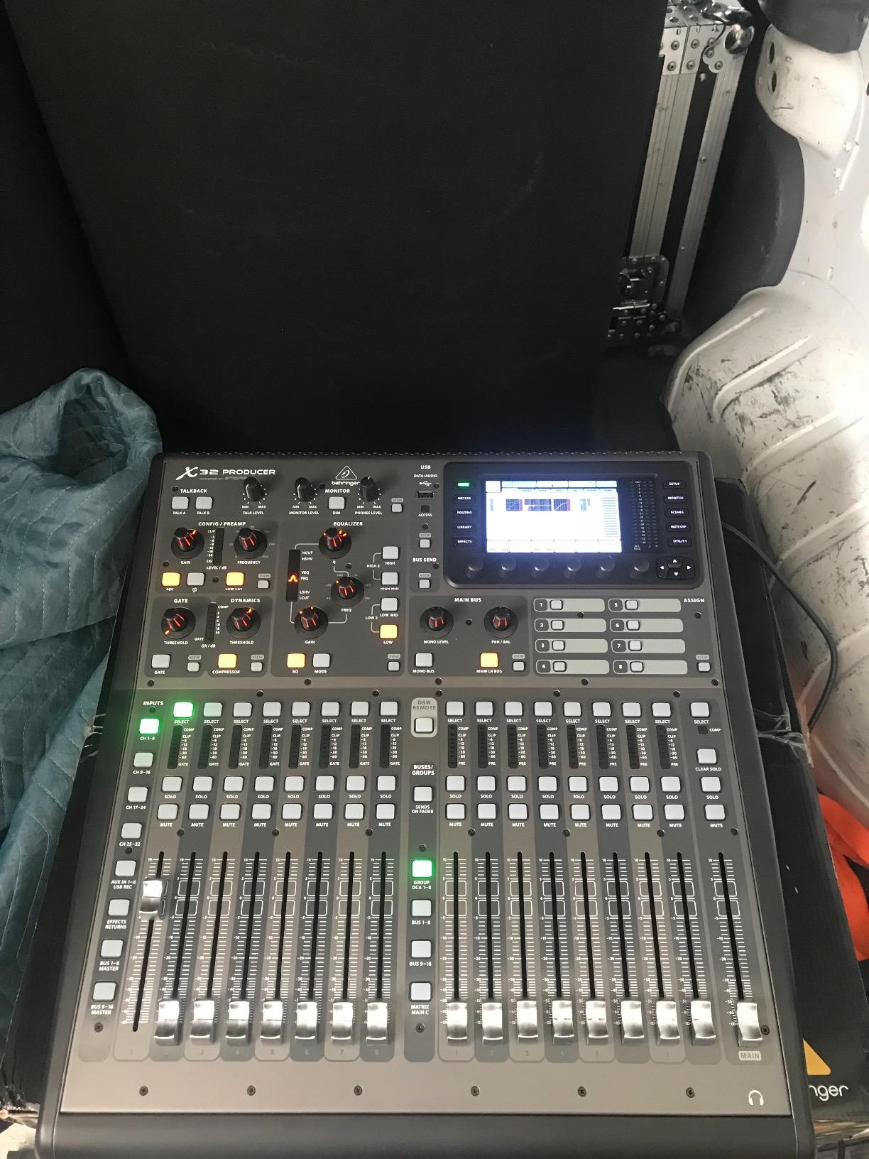 Behringer 32 A-B Box (X32PRODUCER), Black customer photo 2
