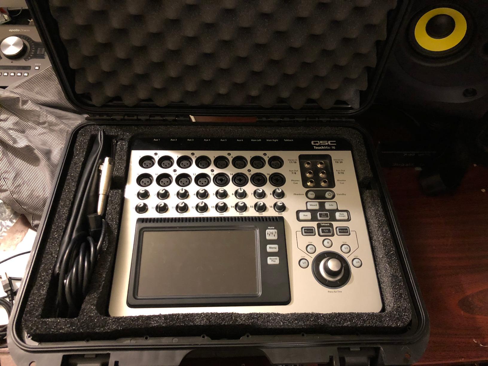 QSC TouchMix-16 Compact Digital Mixer with Bag customer photo 1
