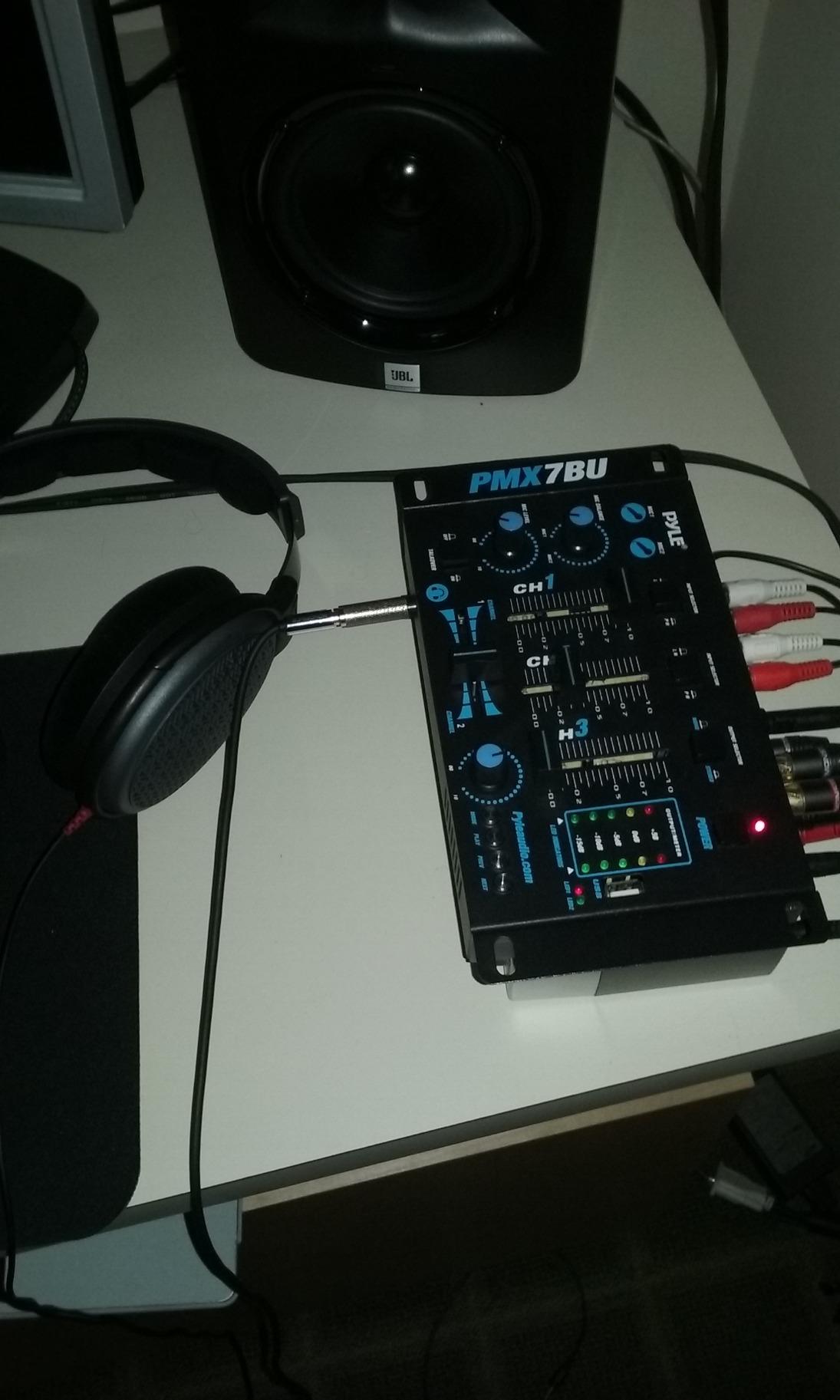 Pyle Wireless DJ Audio Mixer - 3 Channel Bluetooth Compatible DJ Controller Sound Mixer, Mic-Talkover, USB Reader, Dual RCA Phono/Line In, Microphone Input, Headphone Jack, Black - PMX7BU customer photo 1