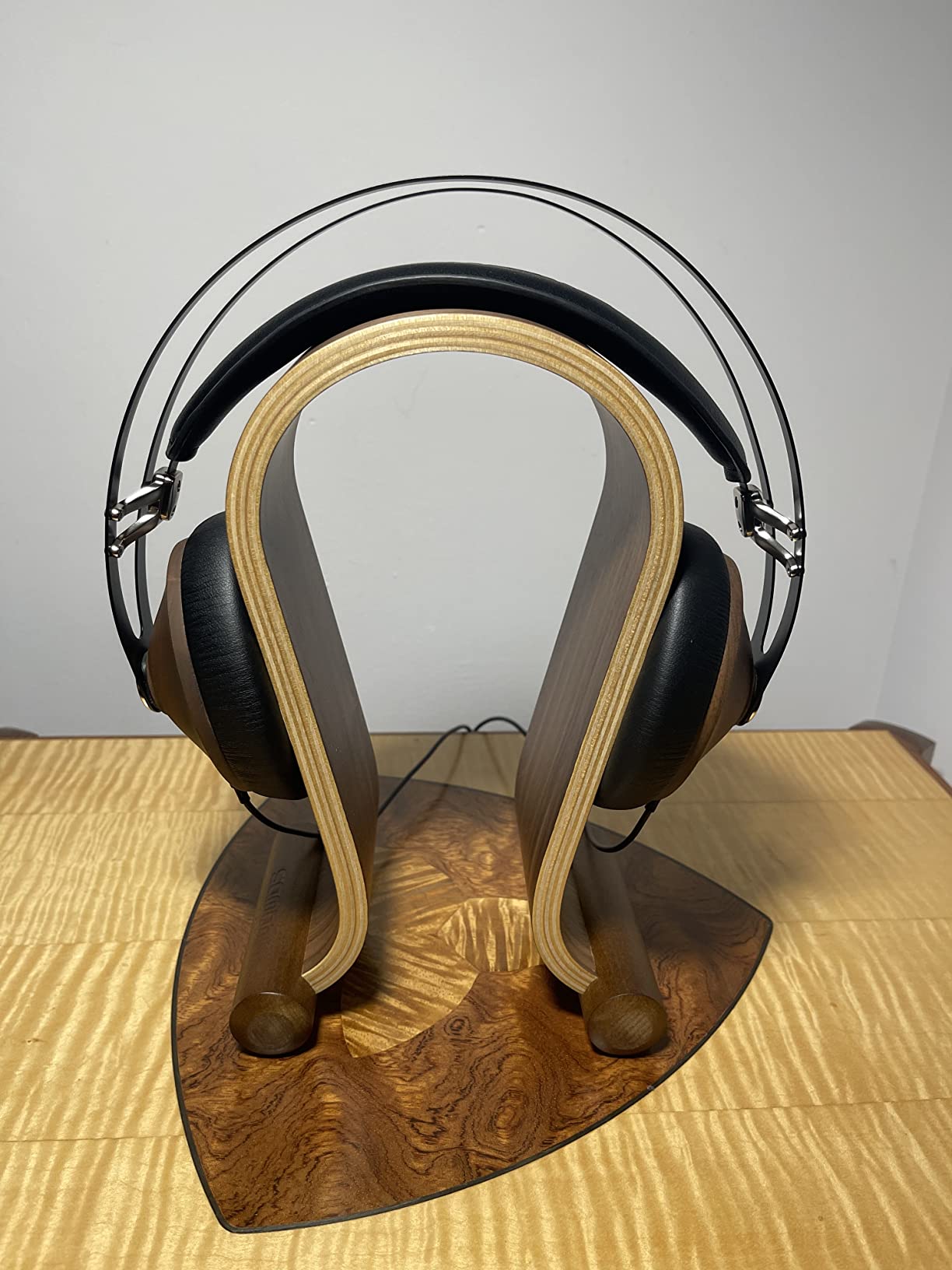 SAMDI Wood Headphone Stand, Headphone Holder Wood Headset Stand Compatible for Sony, Bose, Shure, Jabra, JBL, AKG Gaming Headphones Display et. (Walnut) customer photo 1