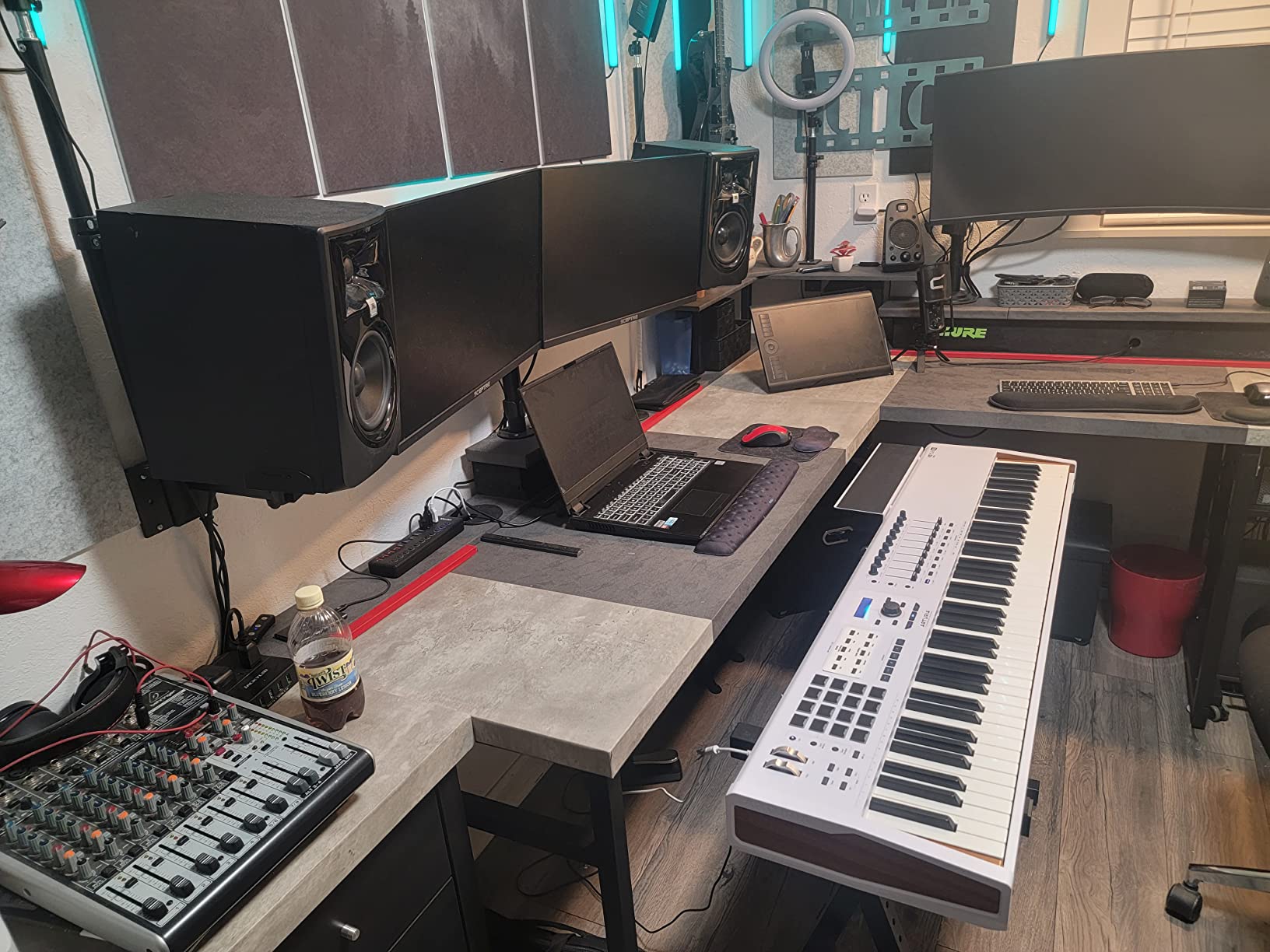 Arturia BeatStep Pro Controller and Sequencer — Aftertouch, Velocity Sensitive, With 2 Independent Melodic Sequencers, Drum Sequencer, 16 Drum Pads, MIDI/CV/Gate I/O and Music Production Software | Velocity Sensitive, With 2 Independent Melodic Sequencers, Drum Sequencer, 16 Drum Pads customer photo 2