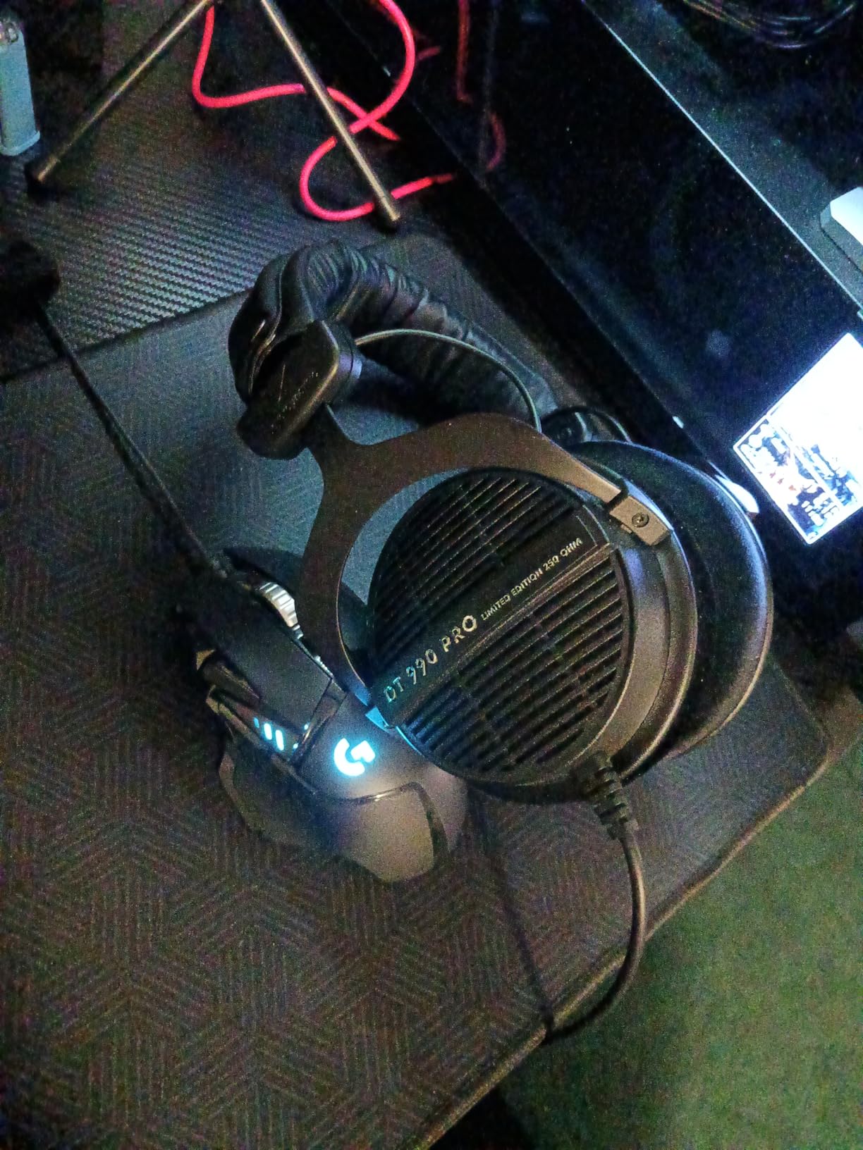 beyerdynamic DT 990 Pro (250 Ohm), Open-Back Studio Headphones, Black customer photo 1