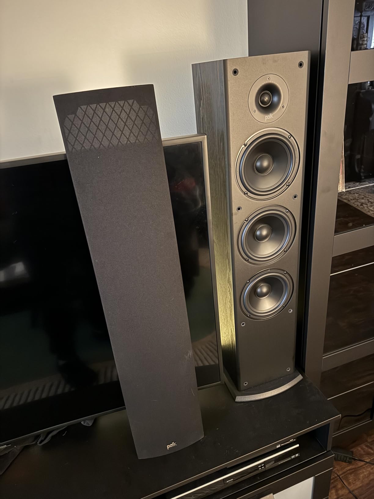 Polk Audio T50 Home Theater Floor Standing Tower Speaker 150W, Black customer photo 2