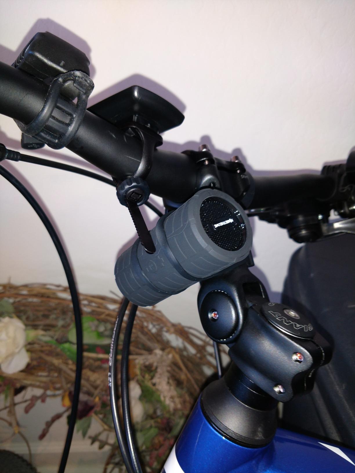 Maketheone Bluetooth Wireless Speaker, Portable Waterproof and Wearable Outdoor Speaker with 3.5mm Aux MicroSD Input HiFi Bass for Mountain Bike Bicycle Electric Scooter (Black) customer photo 1