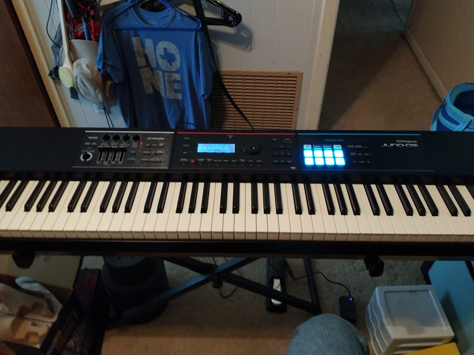 Roland JUNO-DS 88-Key Lightweight Weighted-Action Keyboard with Pro Sounds customer photo 1