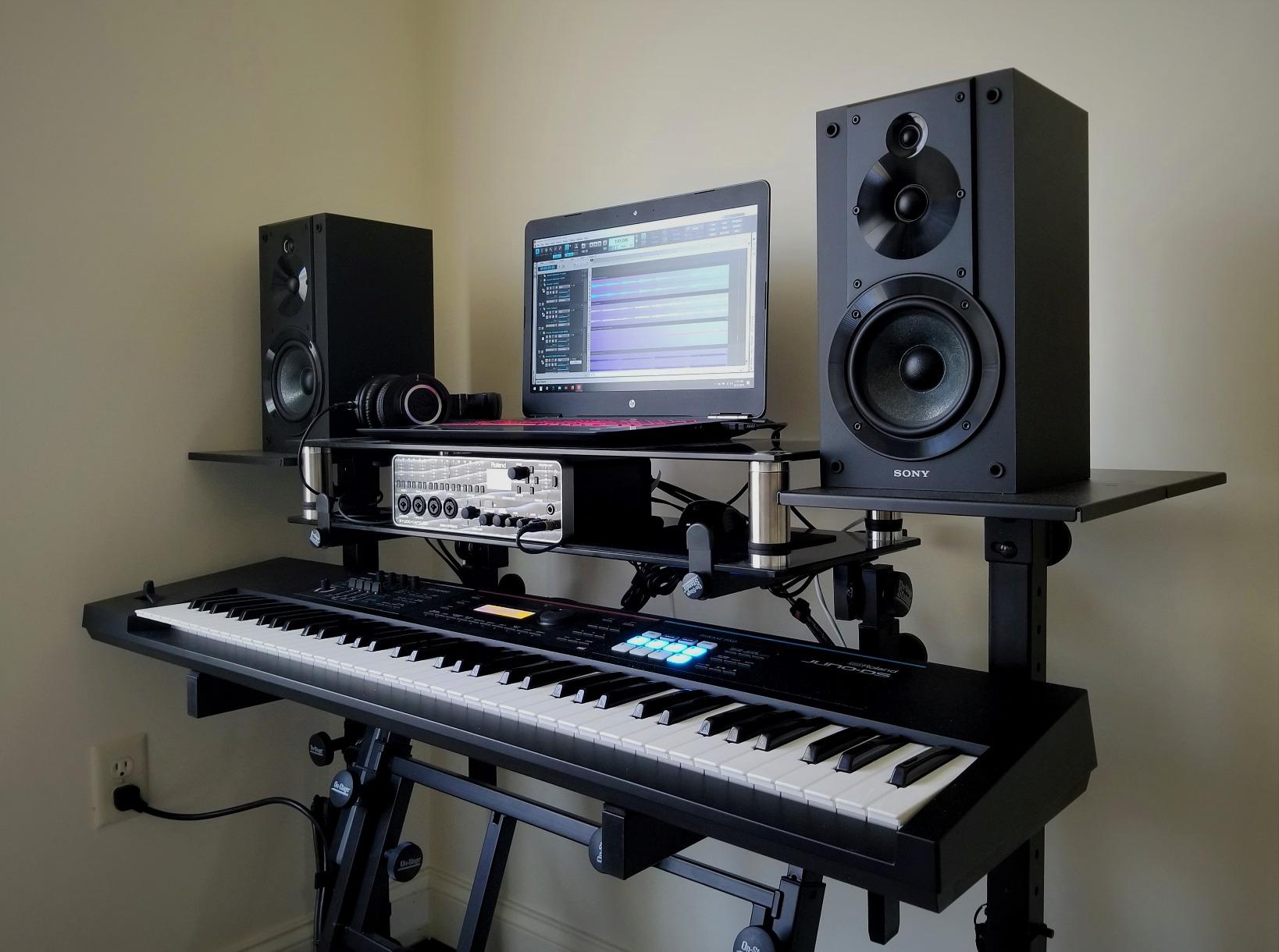 Roland JUNO-DS 88-Key Lightweight Weighted-Action Keyboard with Pro Sounds customer photo 2