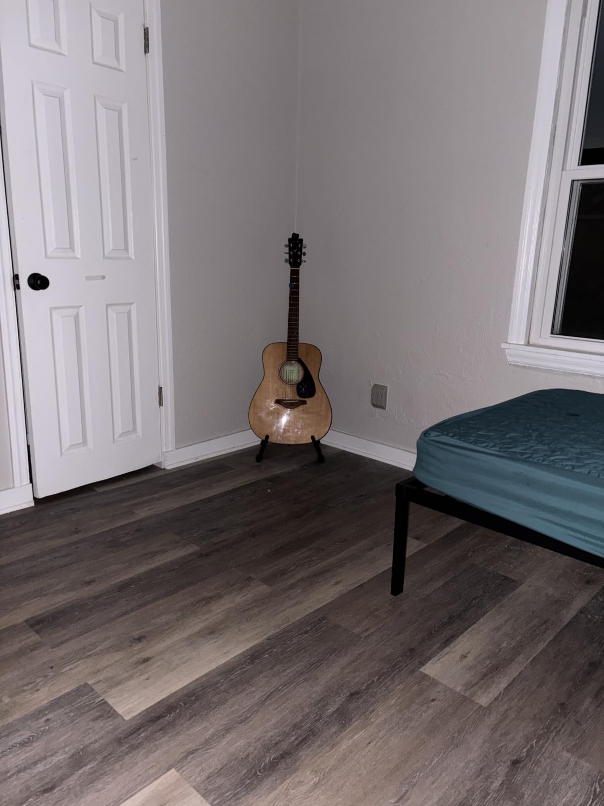 Amazon Basics Portable Adjustable Folding Guitar Stand for Electric and Acoustic Guitars, A-shape, Fully Assembled with Padded Foam, Black, 8.66 x 15.16 x 3.74 inches customer photo 2