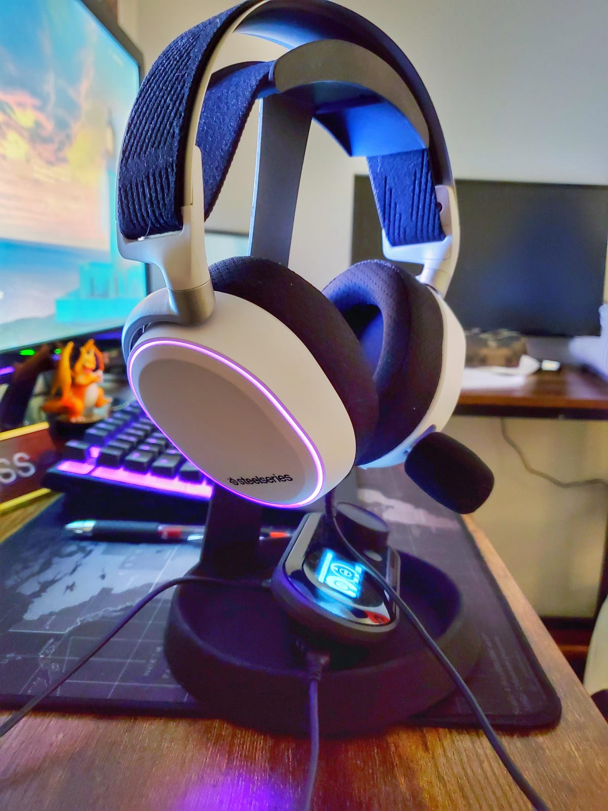 Avantree HS102 - Metal Headphone Stand with Cable Holder customer photo 1