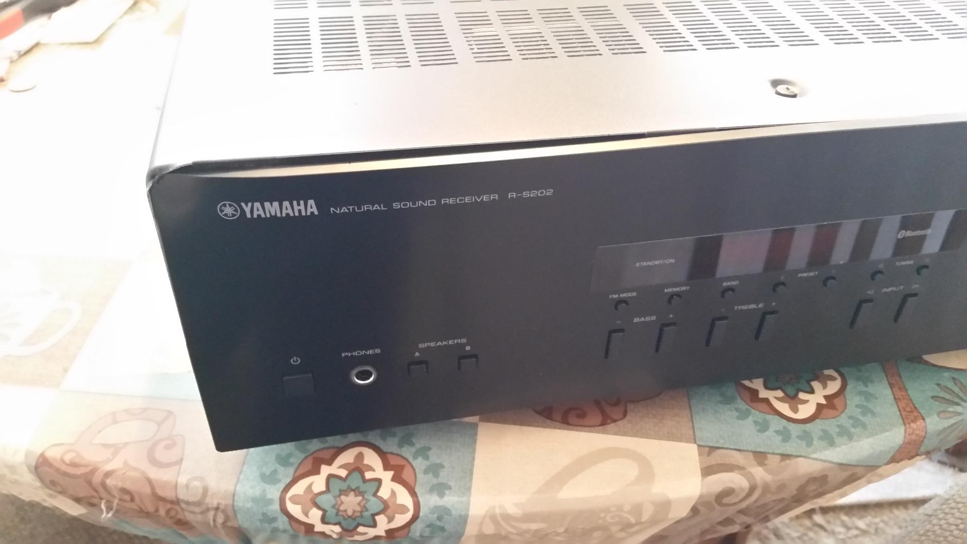 YAMAHA R-S202BL Stereo Receiver customer photo 2