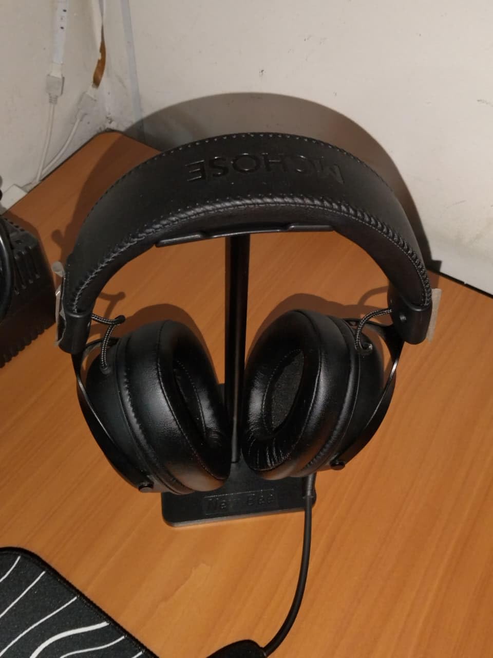 New Bee Headphone Stand Headset Holder Earphone Stand customer photo 1