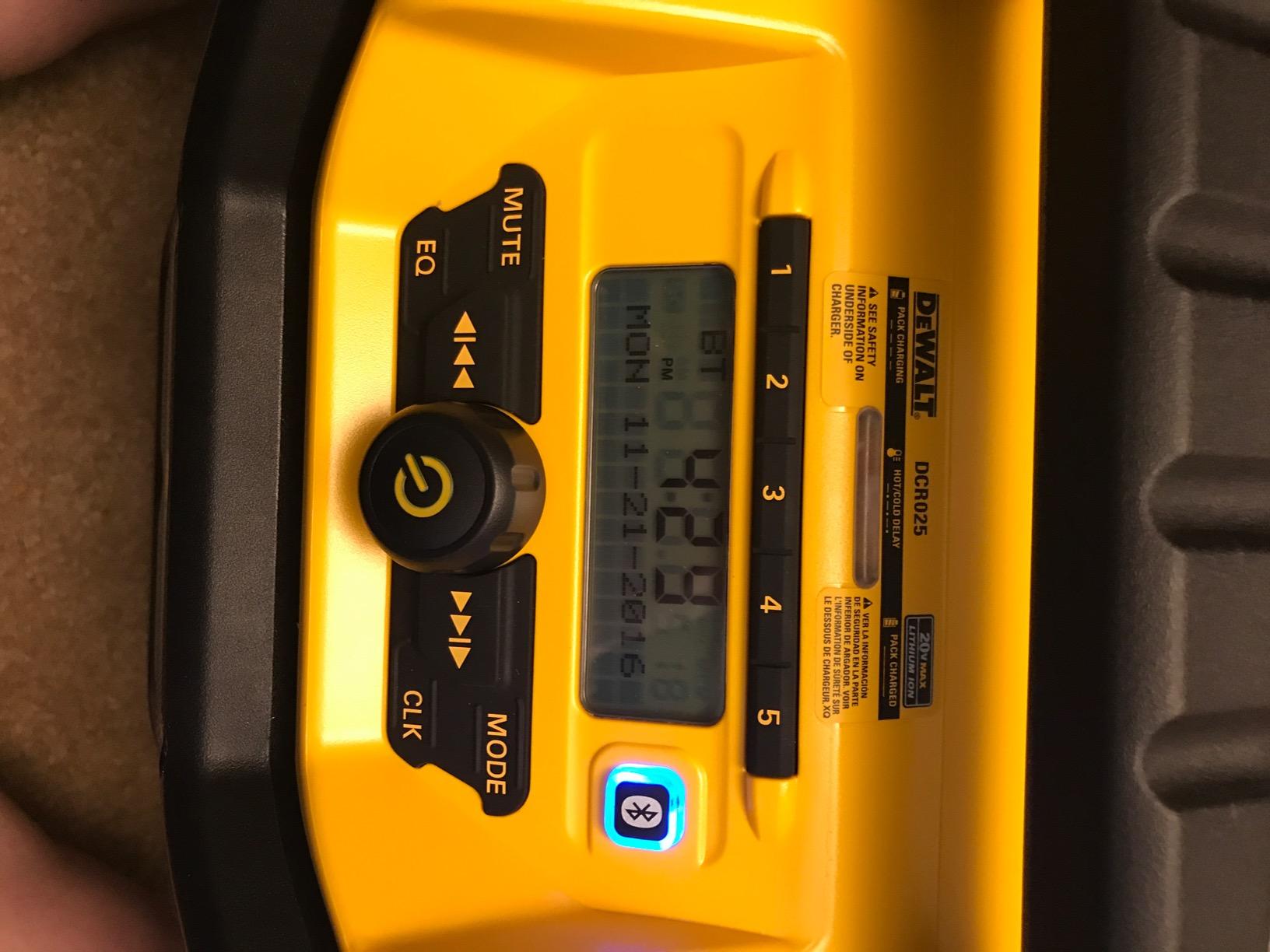 DEWALT 20V MAX Bluetooth Radio, 100 ft Range, Portable for Jobsites (DCR025) customer photo 2