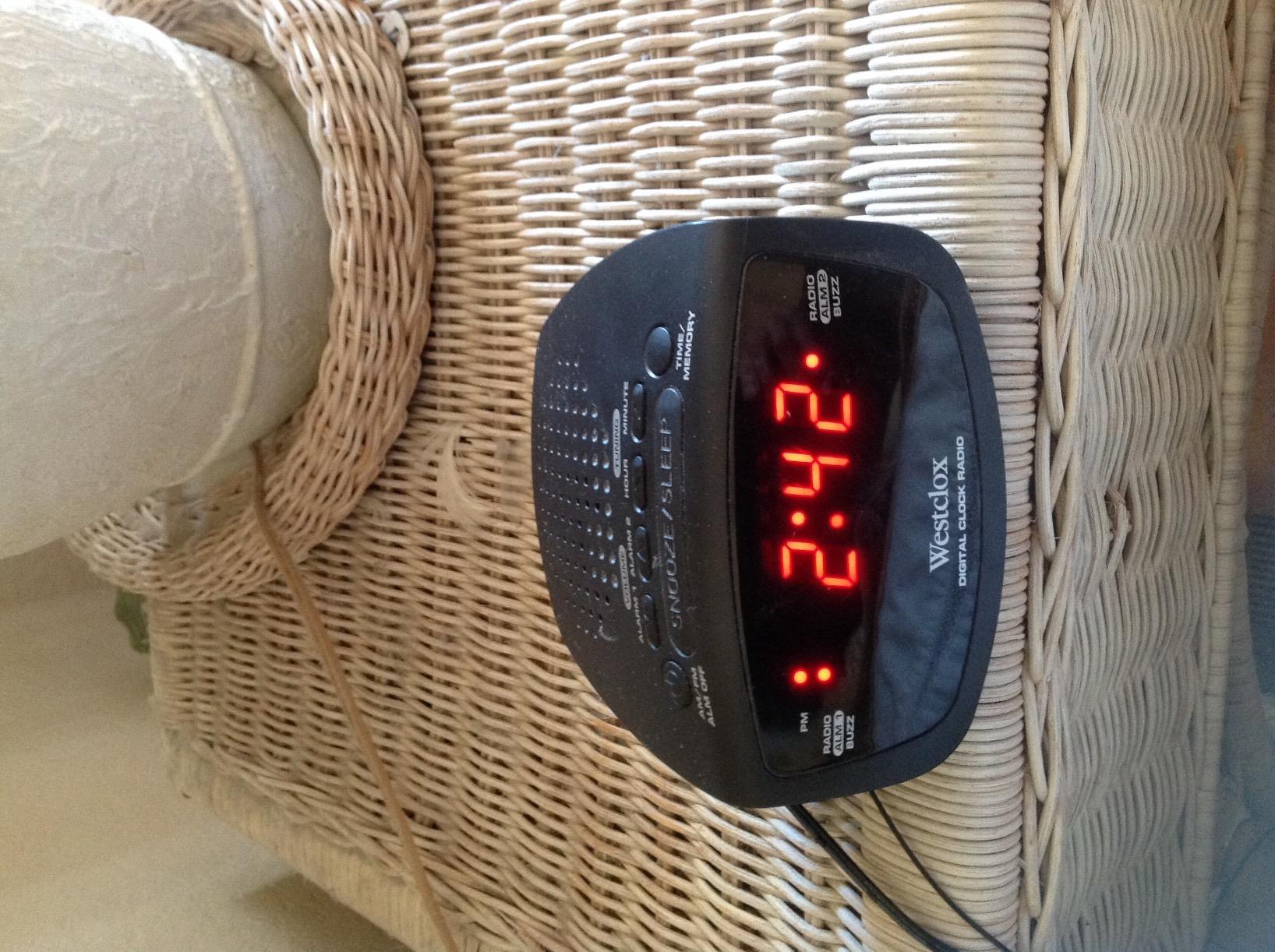 Westclox Dual Alarm Clock Radio 0.6