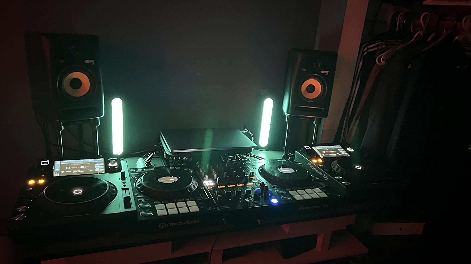 Pioneer DJ XDJ-1000MK2 DJ Deck with Touch Screen | For DJs building a club setup, multi player deck, 7-inch touchscreen, rekordbox, USB and Link, club-standard workflow customer photo 1
