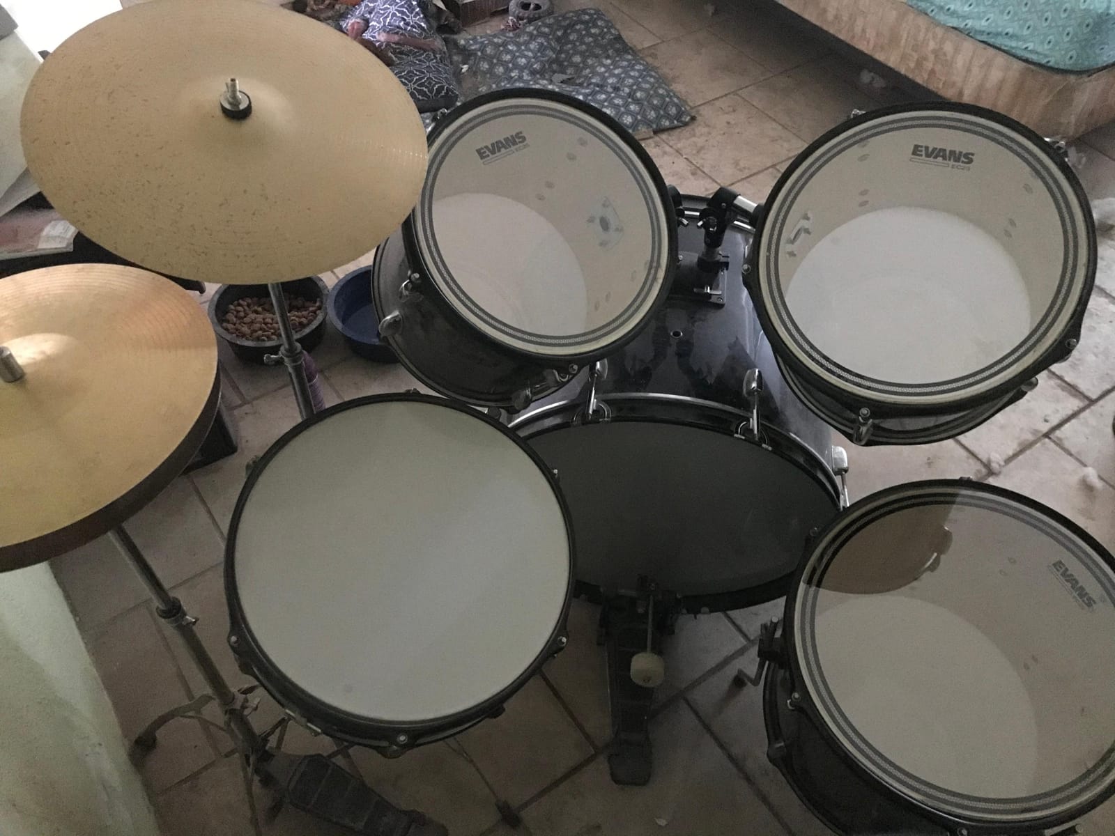 NOOBECR LAGRIMA 22 inch 5 Piece Full Size Complete Adult Drum Set with Adjustable Throne, Stainless Steel Cymbals, Pedal & 2 Drumsticks,Thick Drum Skin & Double Braced Hardware,Black customer photo 1