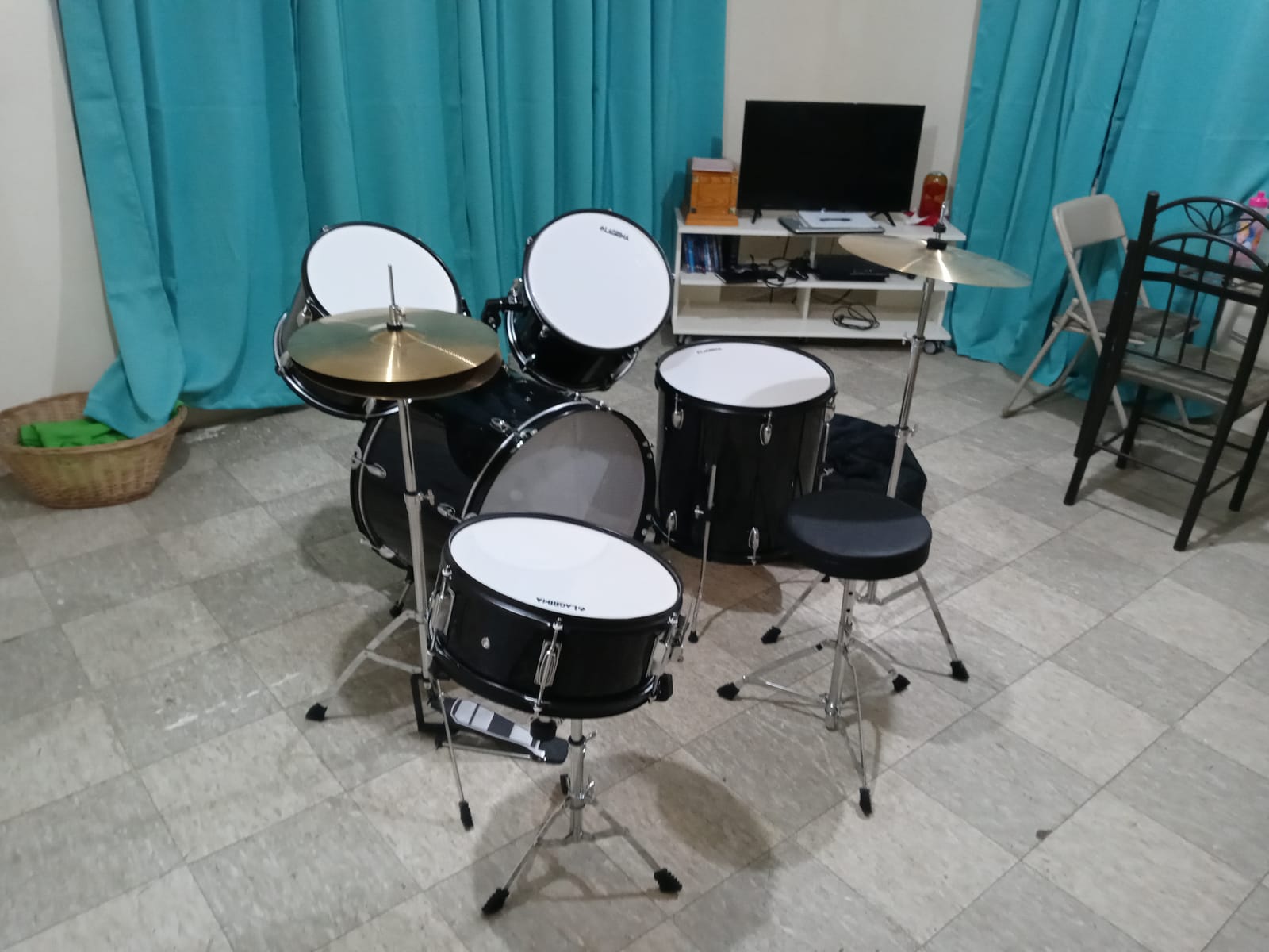 NOOBECR LAGRIMA 22 inch 5 Piece Full Size Complete Adult Drum Set with Adjustable Throne, Stainless Steel Cymbals, Pedal & 2 Drumsticks,Thick Drum Skin & Double Braced Hardware,Black customer photo 2