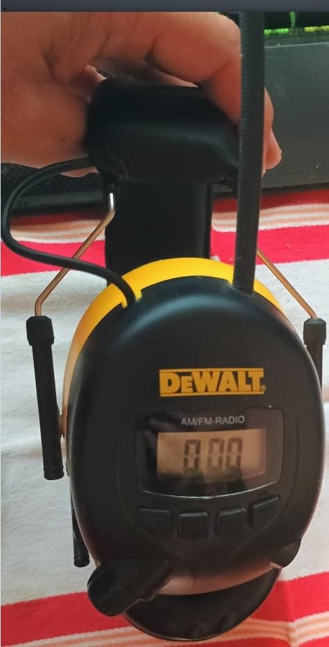 DEWALT DPG15 Hearing Protection Earmuffs with AM/FM Radio, LCD Display, 8 Presets, 3.5mm Aux, NRR 25dB customer photo 1