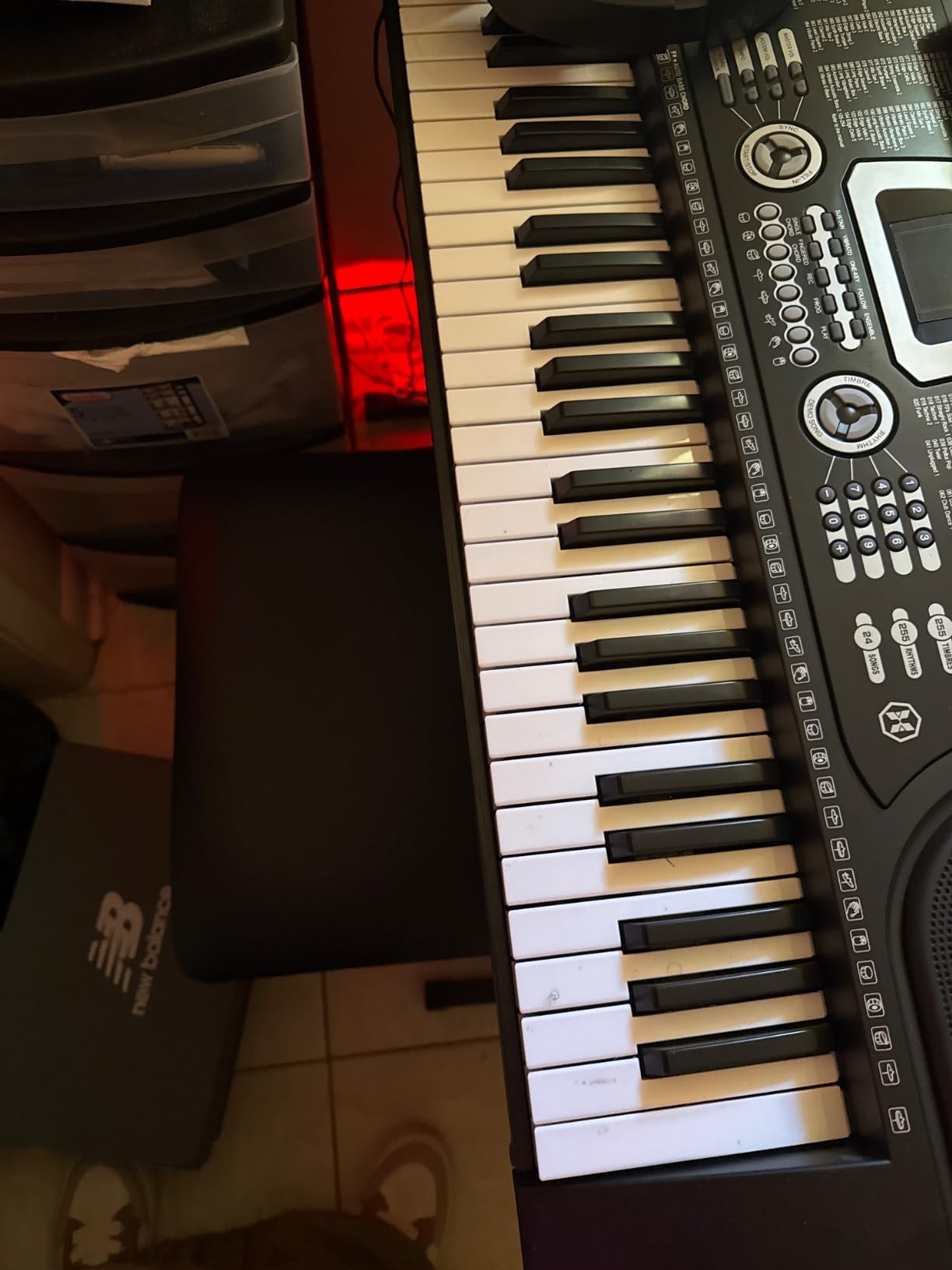 Hamzer 61 Key Digital Keyboard Piano with Stand & Bench, Beginner Electric Piano Keyboard Kit with Speakers, Headphones, Microphone, Keynote Stickers customer photo 1