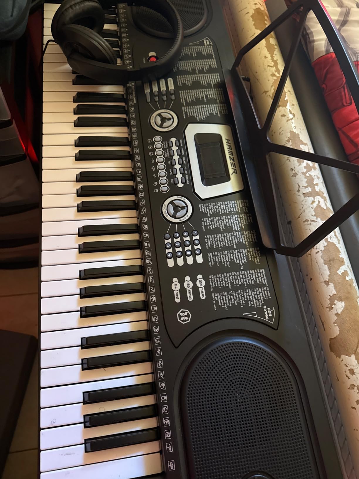 Hamzer 61 Key Digital Keyboard Piano with Stand & Bench, Beginner Electric Piano Keyboard Kit with Speakers, Headphones, Microphone, Keynote Stickers customer photo 2