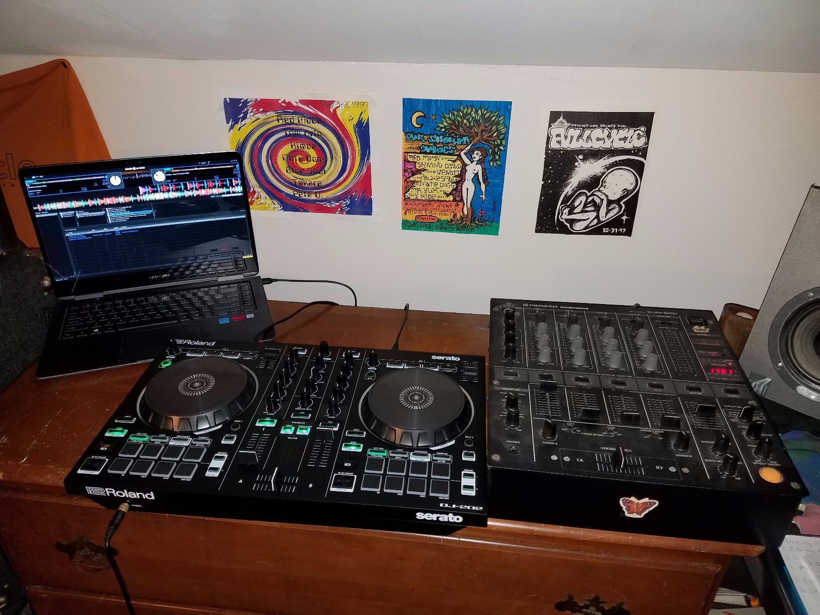 Roland DJ-202 Compact DJ Controller customer photo 1