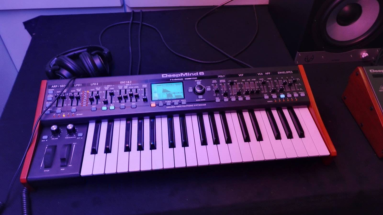 Behringer DEEPMIND 6,Black customer photo 1