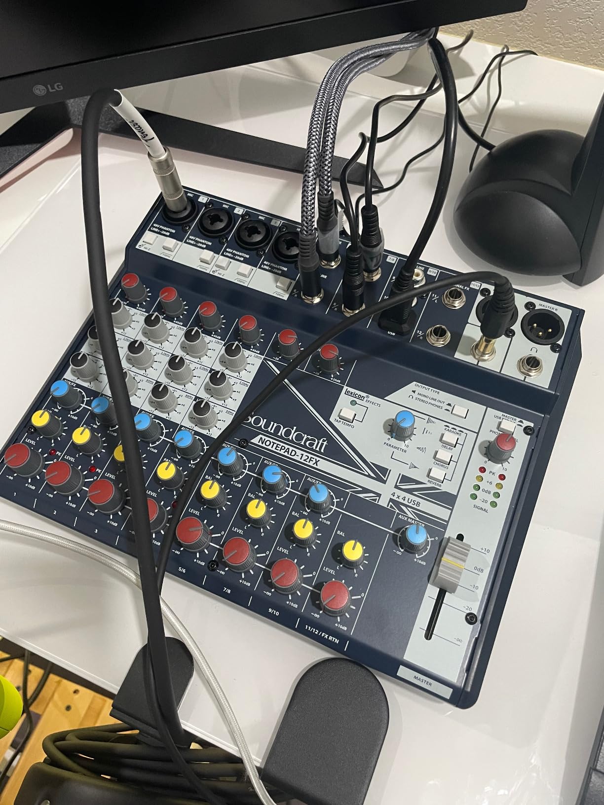 Soundcraft Notepad-12FX Small-format Analog Mixing Console with USB I/O and Lexicon Effects | 12-channel analog mixer with USB interface and Lexicon effects for musicians, podcasters and audio engineers customer photo 1
