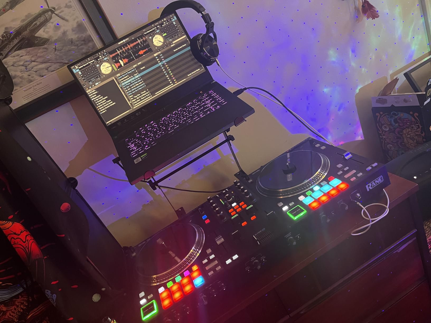 RockJam RJLP1 Adjustable DJ Laptop Stand, Anti Slip Desktop Riser customer photo 1