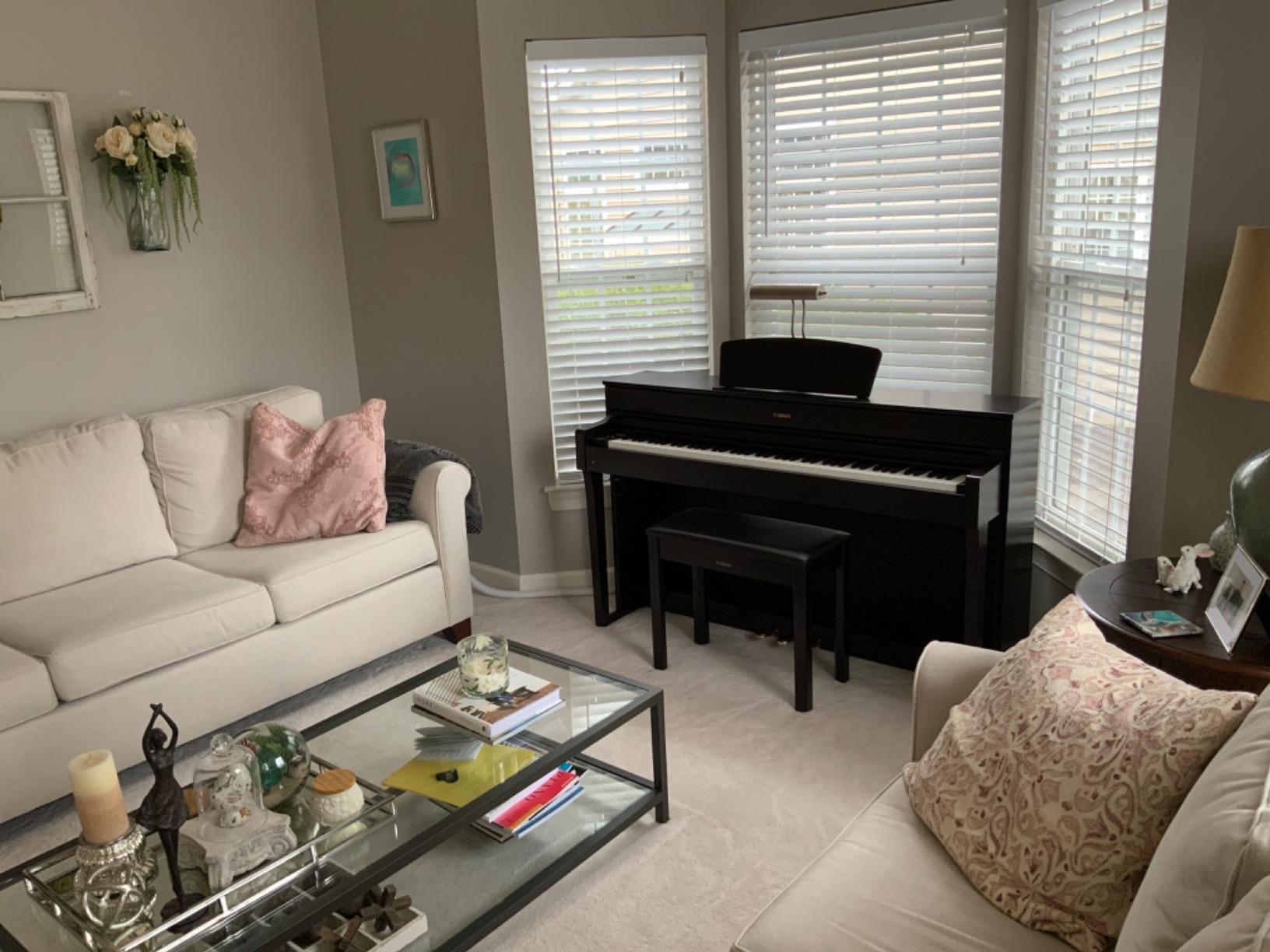 Yamaha YDP184 Console Digital Piano with Weighted 88-Key Graded Hammer 3 Action, CFX Concert Grand Piano Sound, Includes Bench (Dark Rosewood) customer photo 2