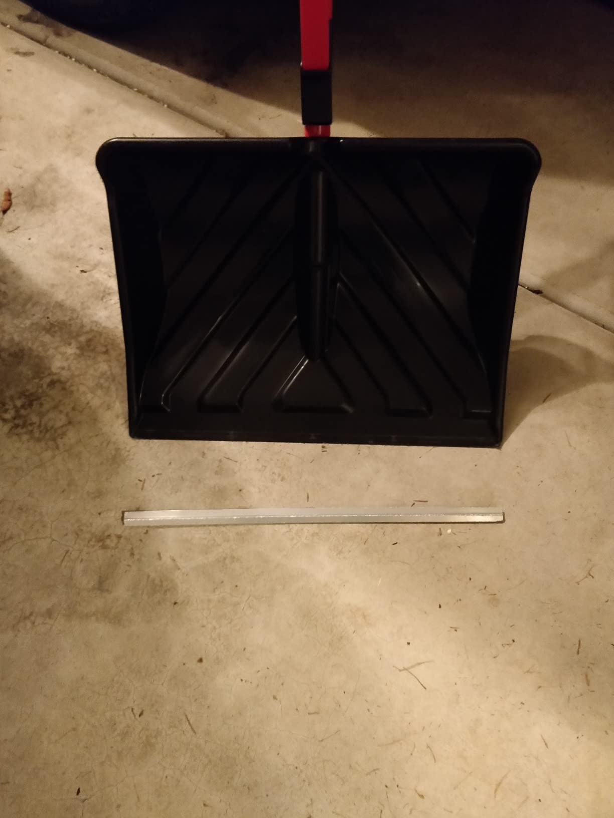 Snow Joe Snow Shovel with 18-Inch Blade and Assist Handle, SJ-SHLV01-RED customer photo 1