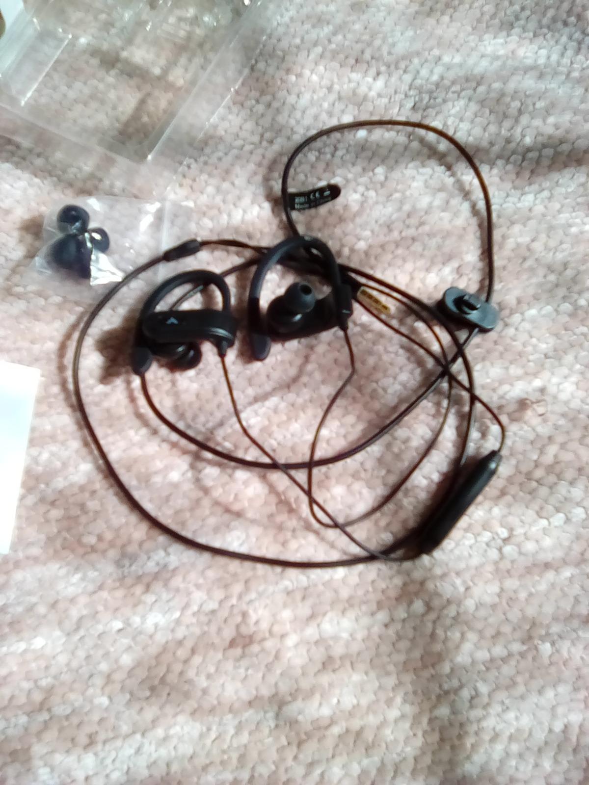 Avantree E171 - AUX 3.5mm Wired Earbuds with Microphone & Volume Control customer photo 2