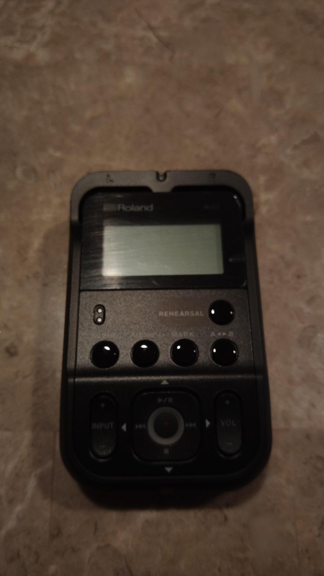 Roland R-07 High-Resolution Handheld Audio Recorder, Black (R-07-BK) customer photo 2