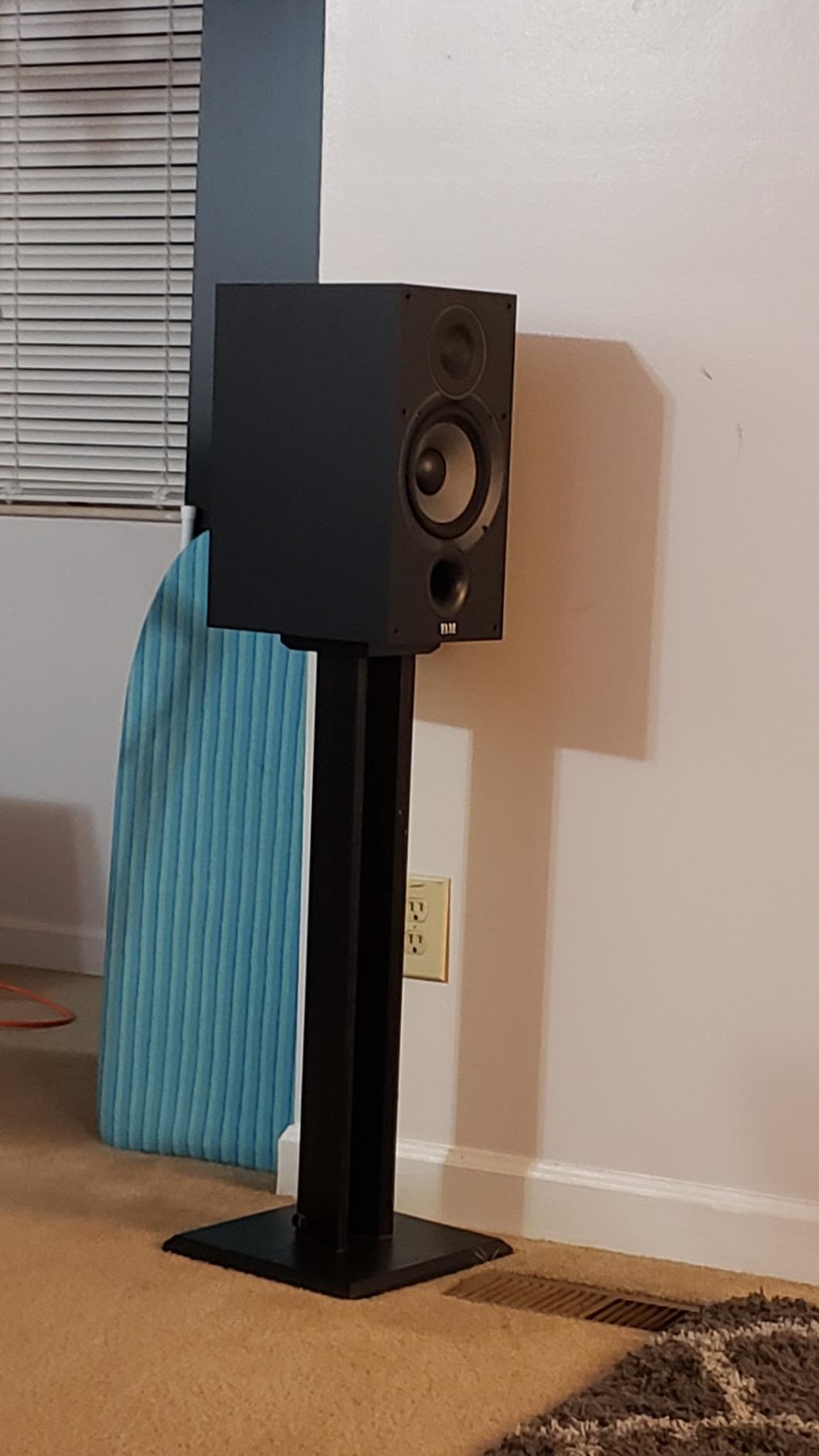 ELAC Debut 2.0 B5.2 Bookshelf Speakers, Black (Pair) - 1” Cloth Dome Tweeter & 5.25” Aramid Fiber Woofer - 2-Way Bass Reflex - Up to 35,000 Hz Response customer photo 1
