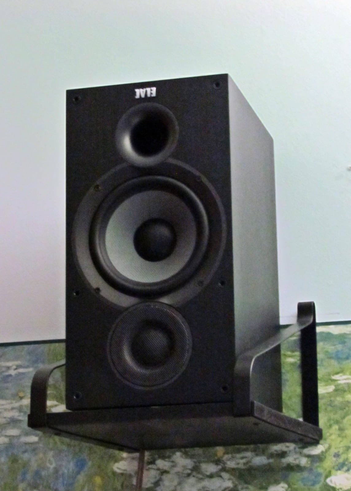ELAC Debut 2.0 B5.2 Bookshelf Speakers, Black (Pair) - 1” Cloth Dome Tweeter & 5.25” Aramid Fiber Woofer - 2-Way Bass Reflex - Up to 35,000 Hz Response customer photo 2