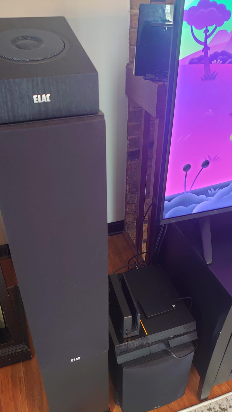ELAC Debut 2.0 F5.2 Floorstanding Speaker, Black (Each) - 1” Cloth Dome Tweeter & Triple 5.25” Aramid Fiber Woofers - 3-Way Bass Reflex - Up to 35,000 Hz Response customer photo 2