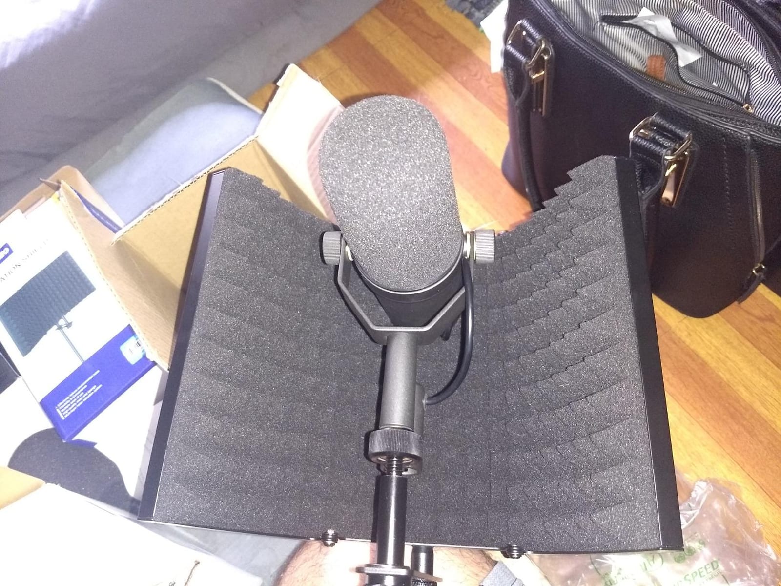 Aokeo Professional Studio Recording Microphone Isolation Shield,Suitable for Blue Yeti and Any Condenser Microphone Recording Equipment(AO-403) customer photo 2